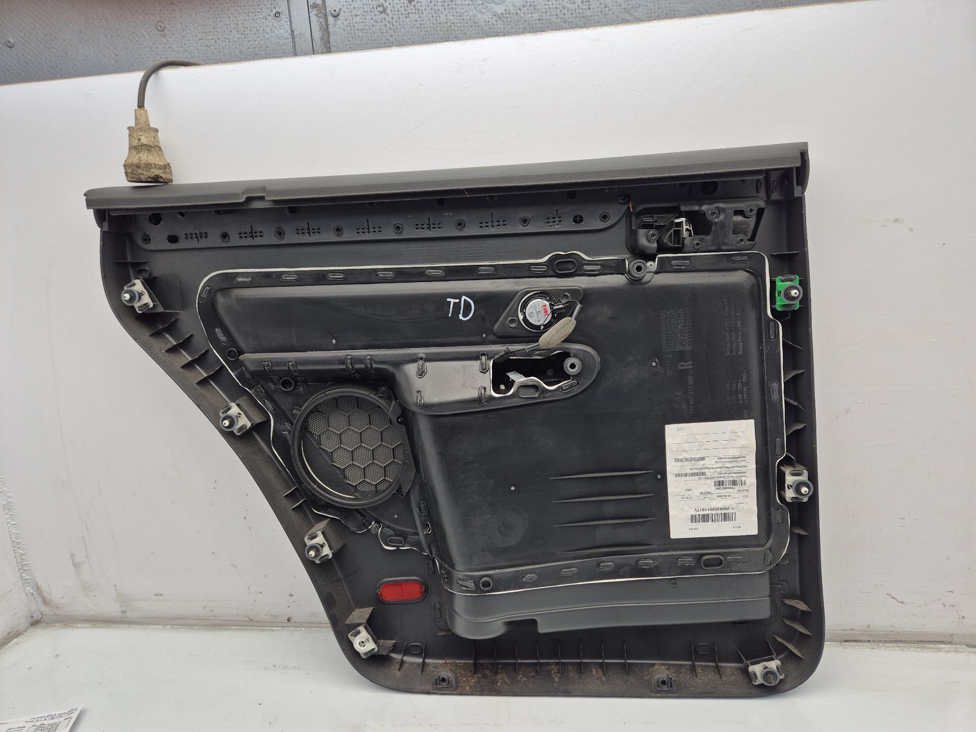 GUARNECIDO PUERTA TRASERA DERECHA VOLKSWAGEN TOURA 