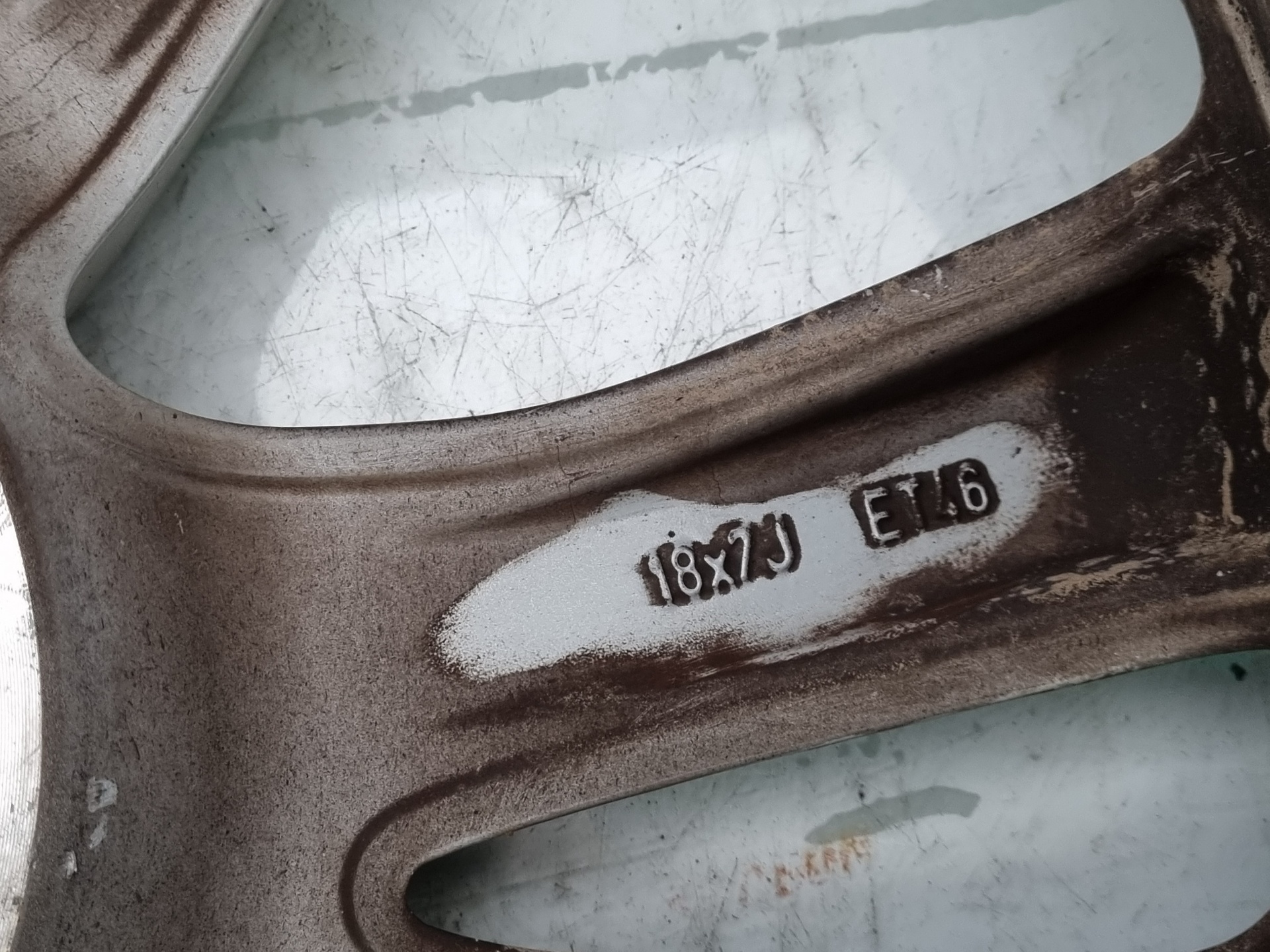 LLANTA INFINITI Q30 270910