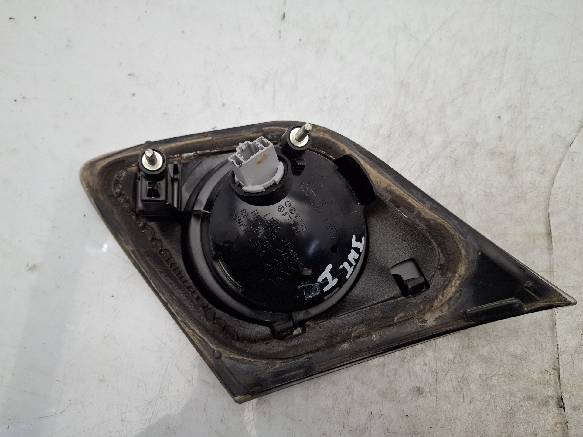 PILOTO TRASERO IZQUIERDO INTERIOR MAZDA 3 ZJ