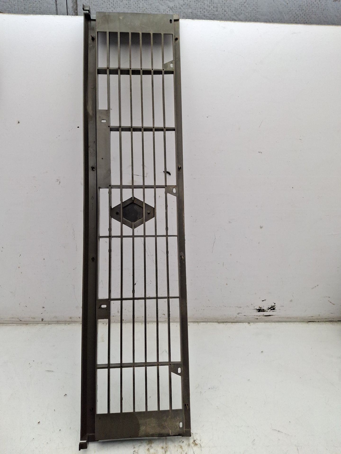 REJILLA DELANTERA RENAULT 6 