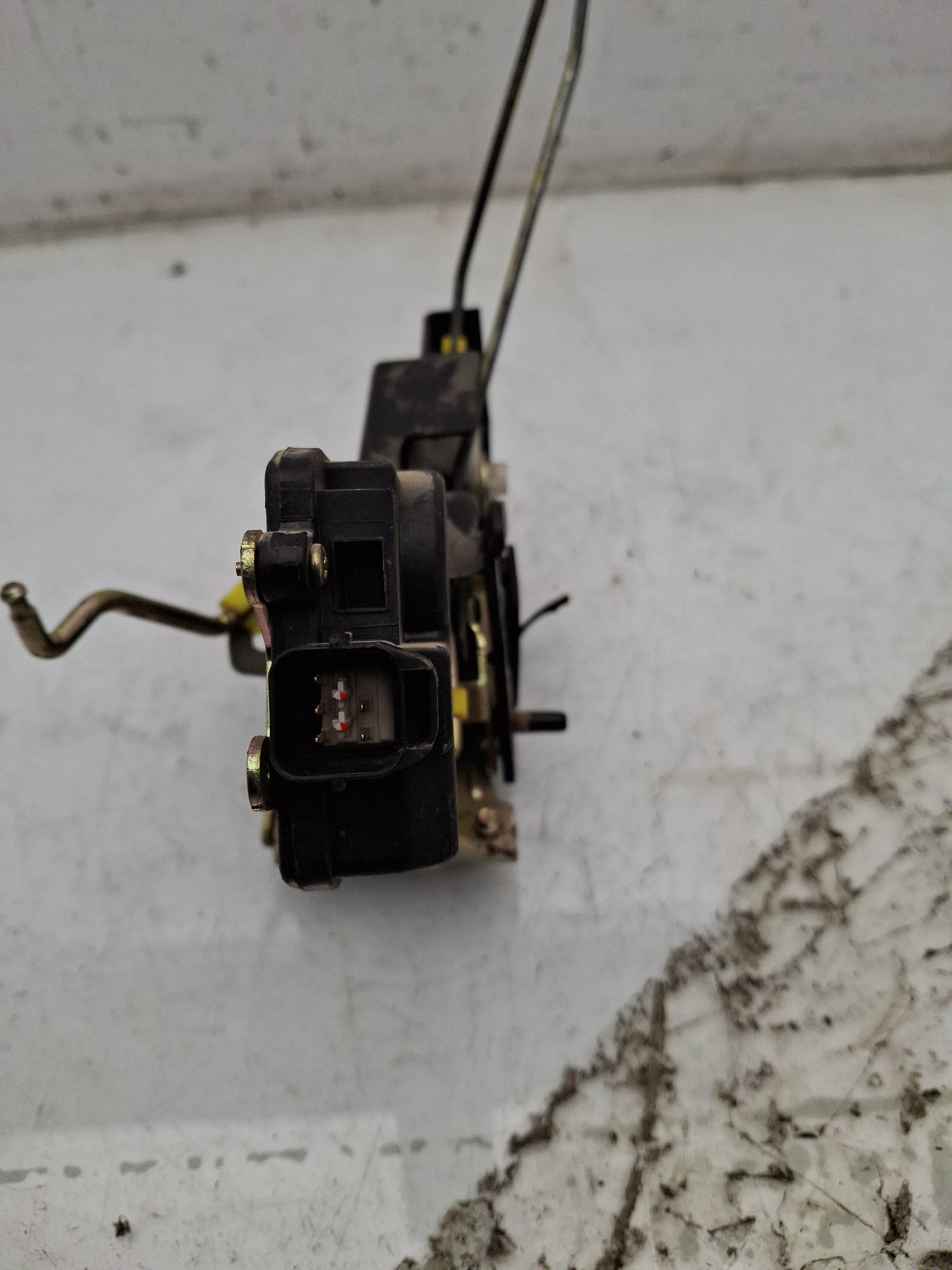 CERRADURA PUERTA TRASERA DERECHA HYUNDAI TERRACAN 