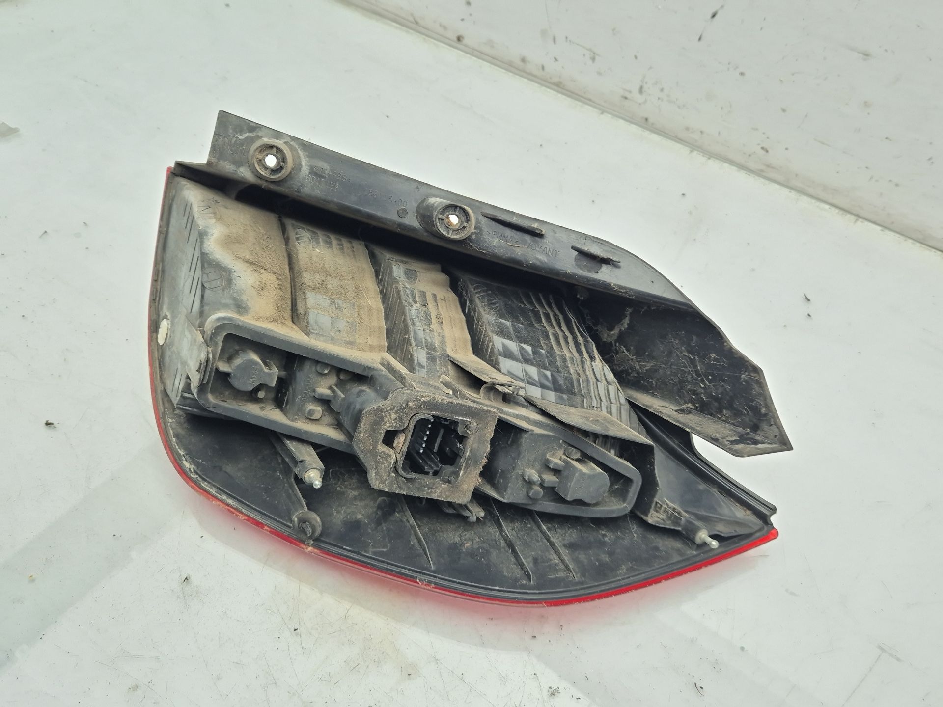 PILOTO TRASERO DERECHO RENAULT GRAND 