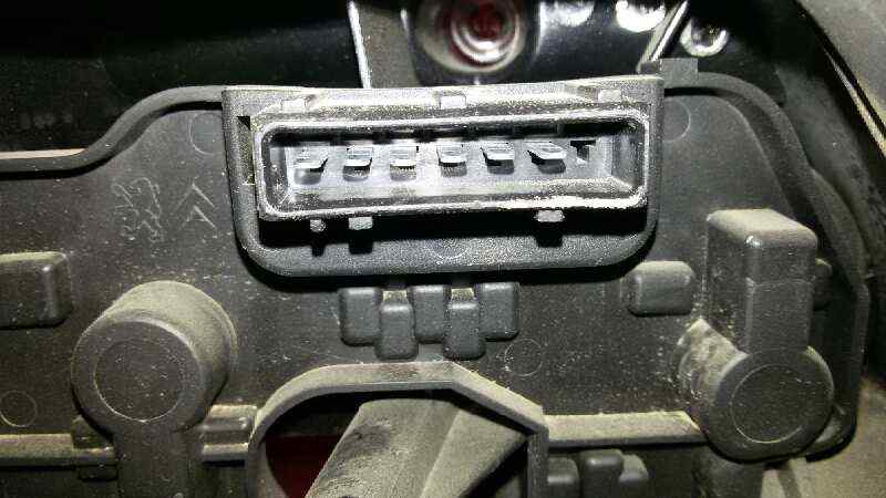 PILOTO TRASERO DERECHO CITROEN XSARA BERLINA RHY (DW10TD)