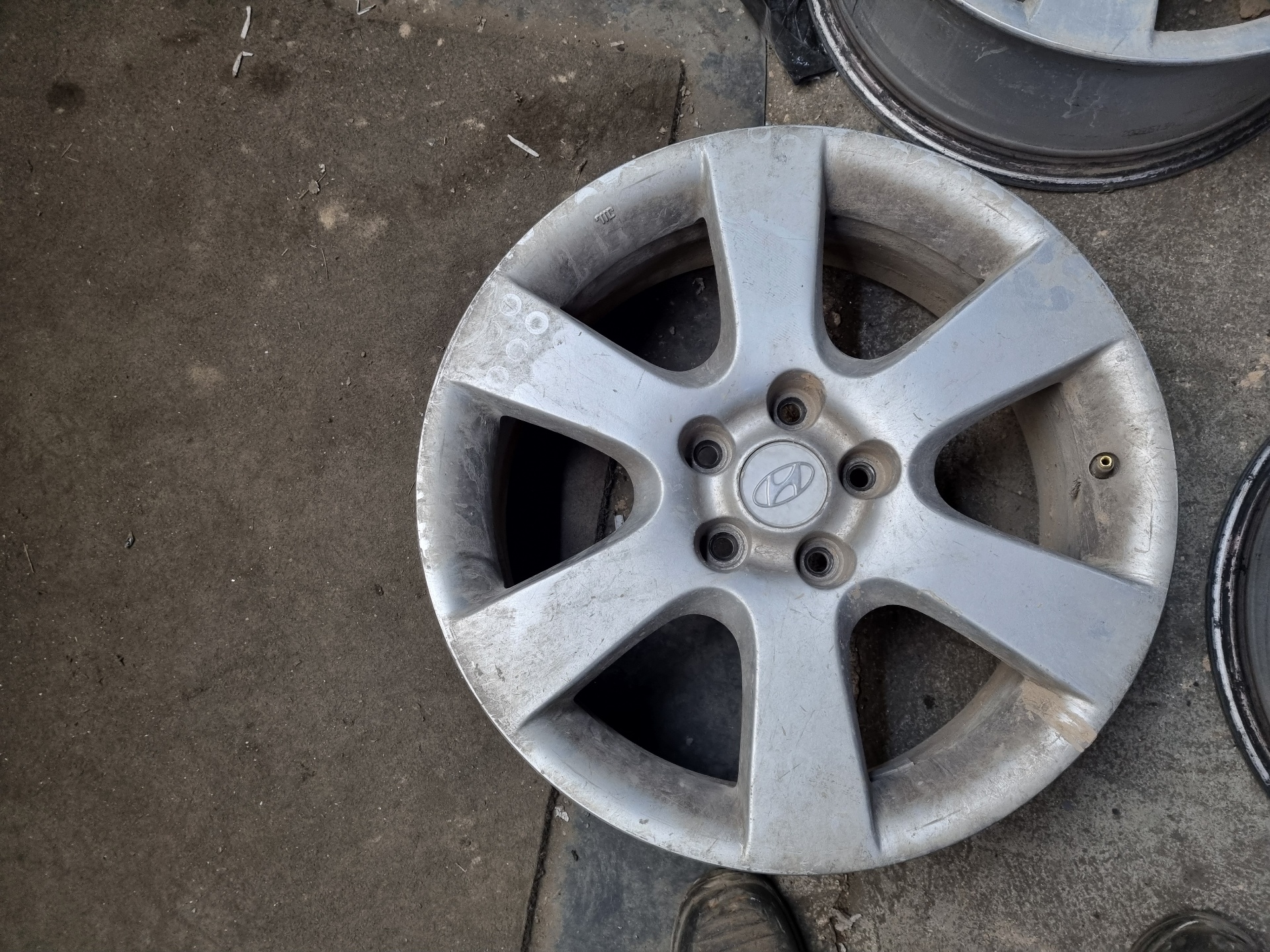 JUEGO LLANTAS HYUNDAI SANTA D4EB