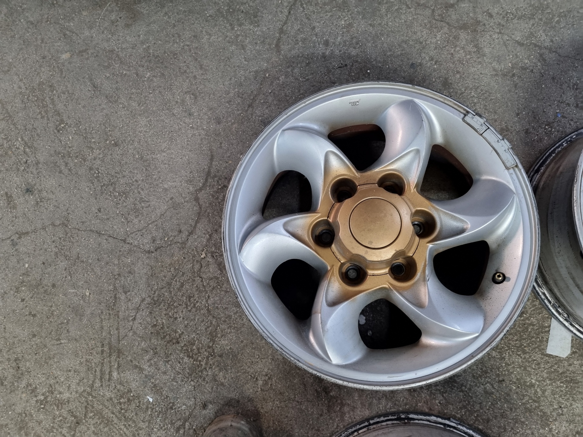 JUEGO LLANTAS HYUNDAI TERRACAN J3