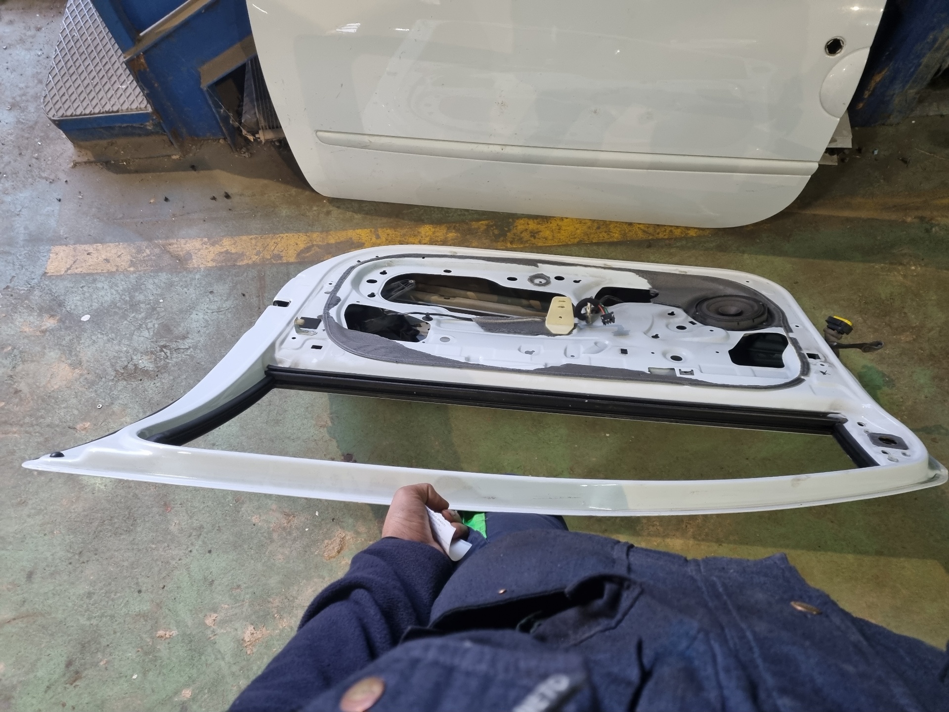 PUERTA DELANTERA DERECHA RENAULT TWINGO D4FE7