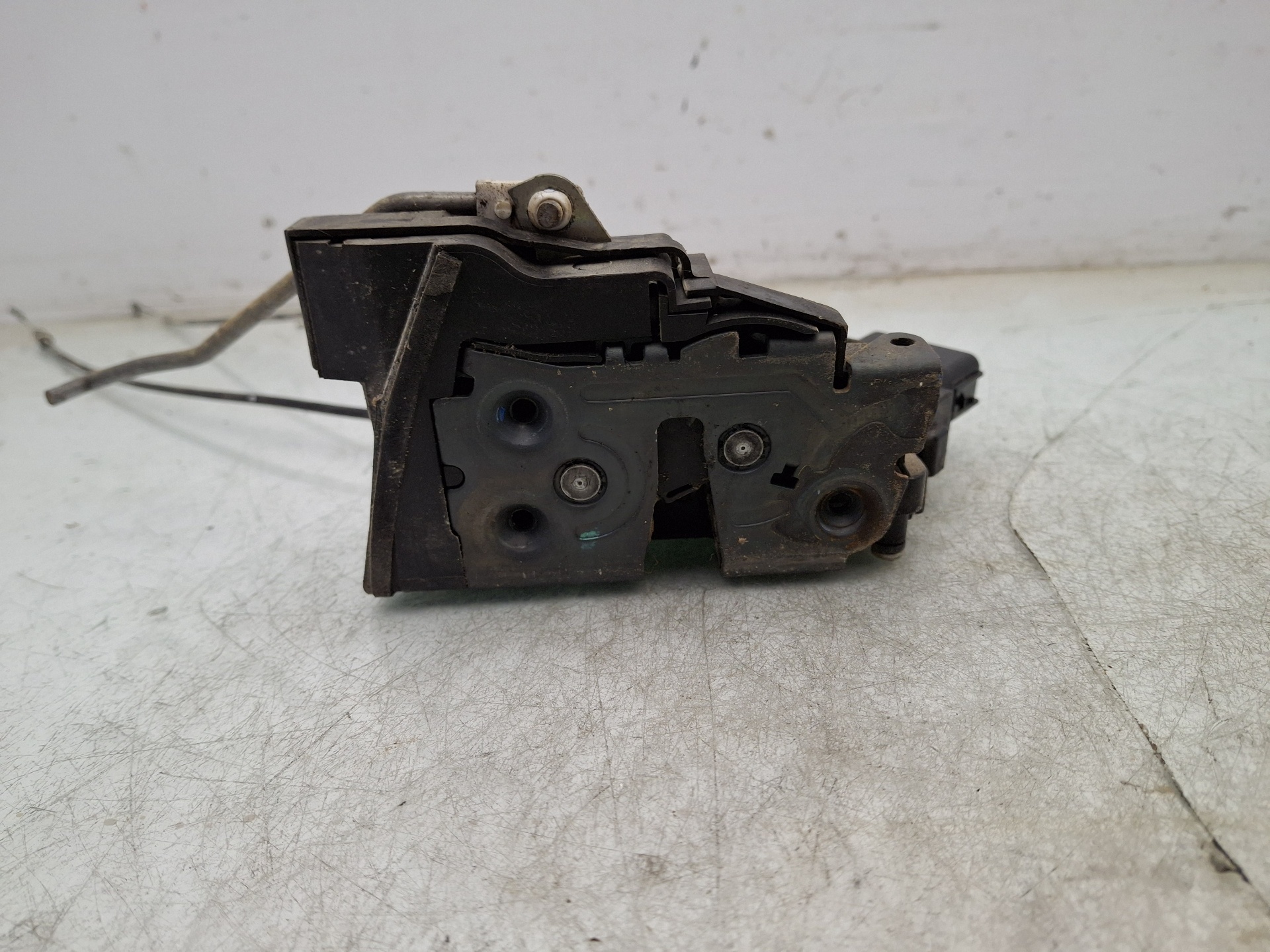 CERRADURA PUERTA TRASERA DERECHA MAZDA 3 ZJ