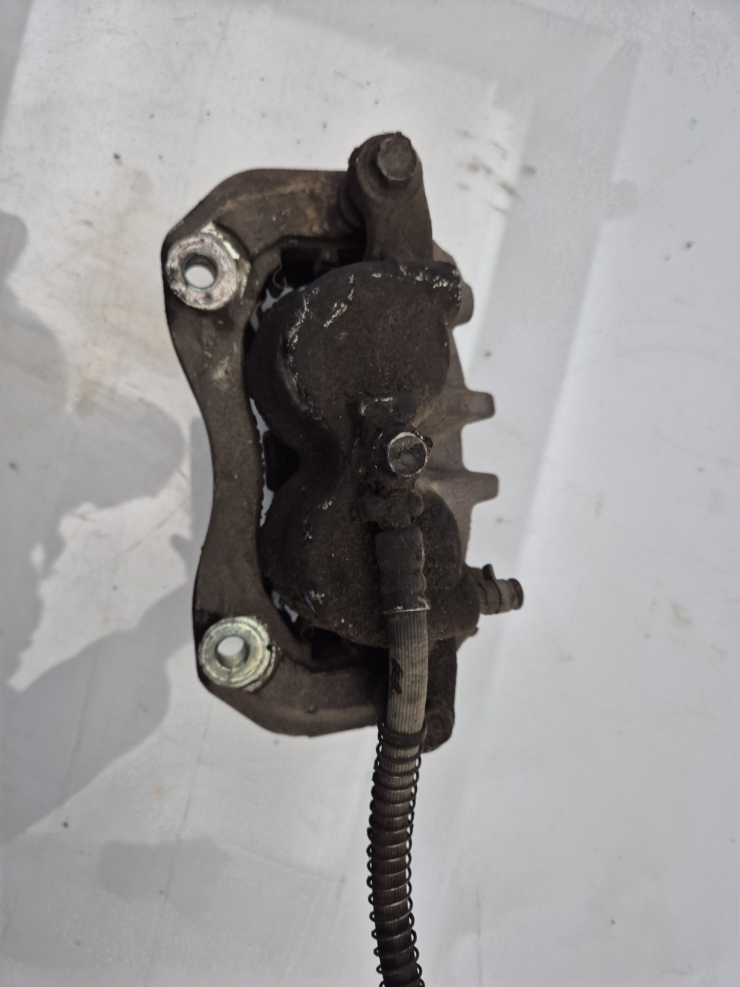 PINZA FRENO DELANTERA DERECHA SSANGYONG KORANDO 