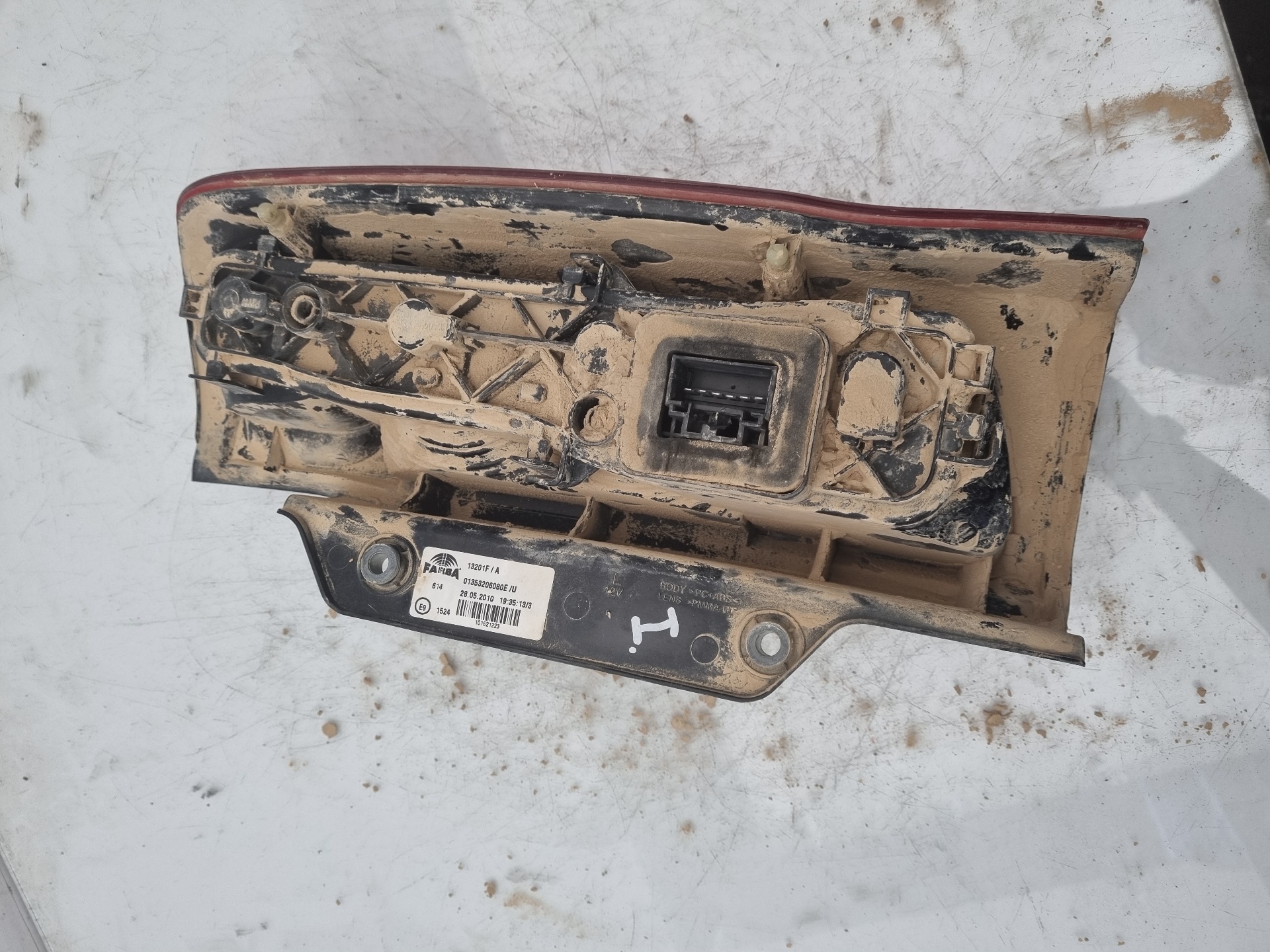 PILOTO TRASERO IZQUIERDO PEUGEOT BIPPER D-8HS