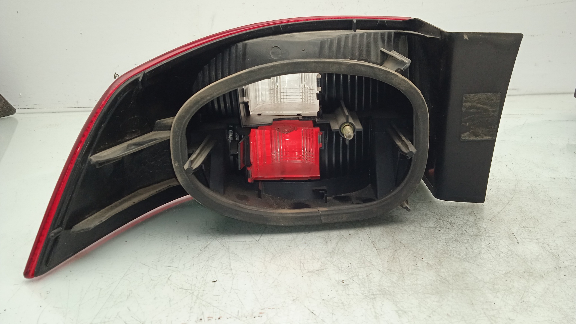 PILOTO TRASERO DERECHO RENAULT LAGUNA F9Q C6