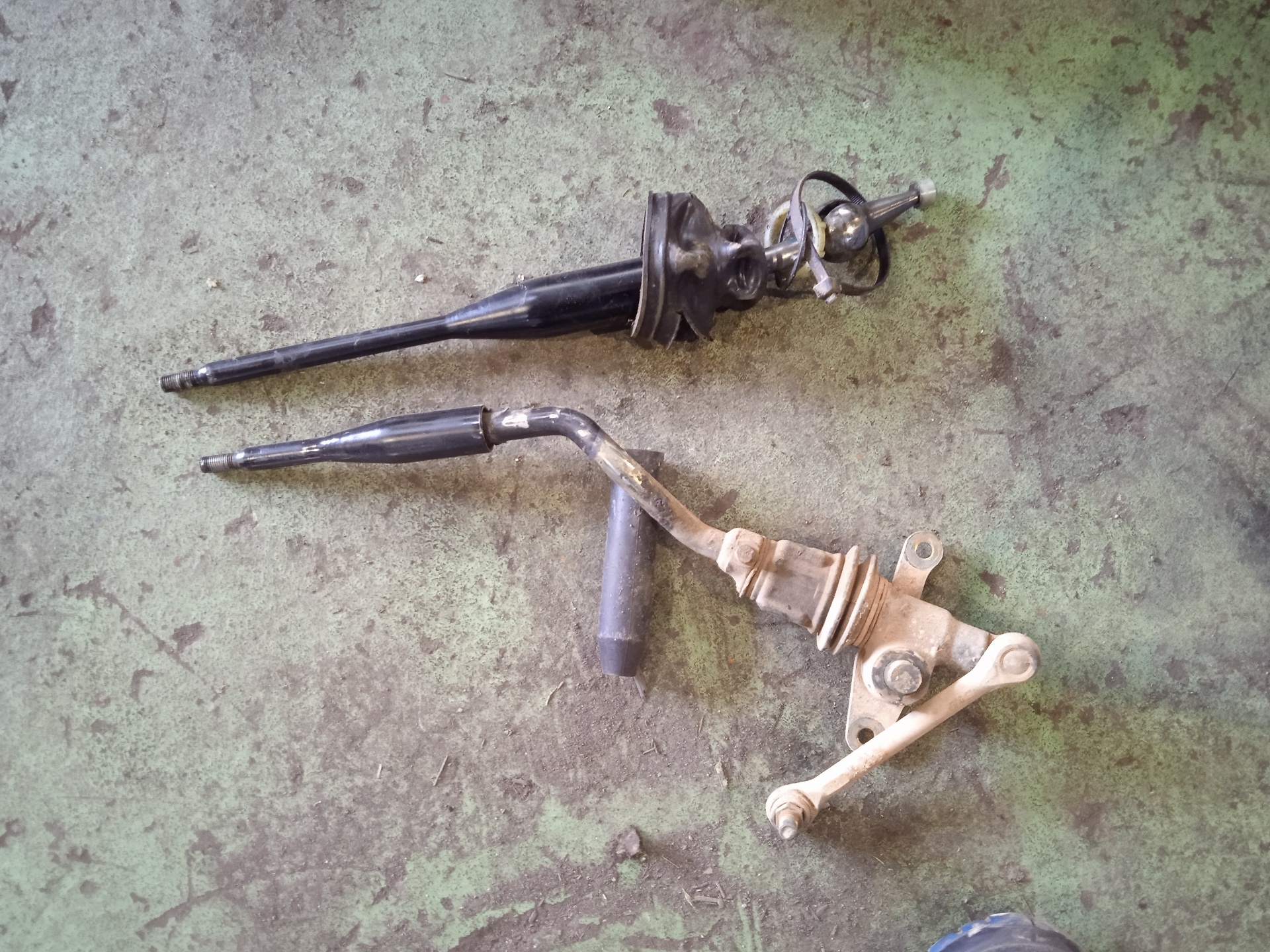 CAJA CAMBIOS NISSAN PICK YD25