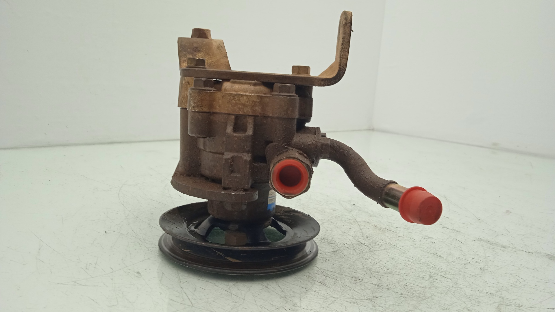 BOMBA DIRECCION NISSAN PICK YD25