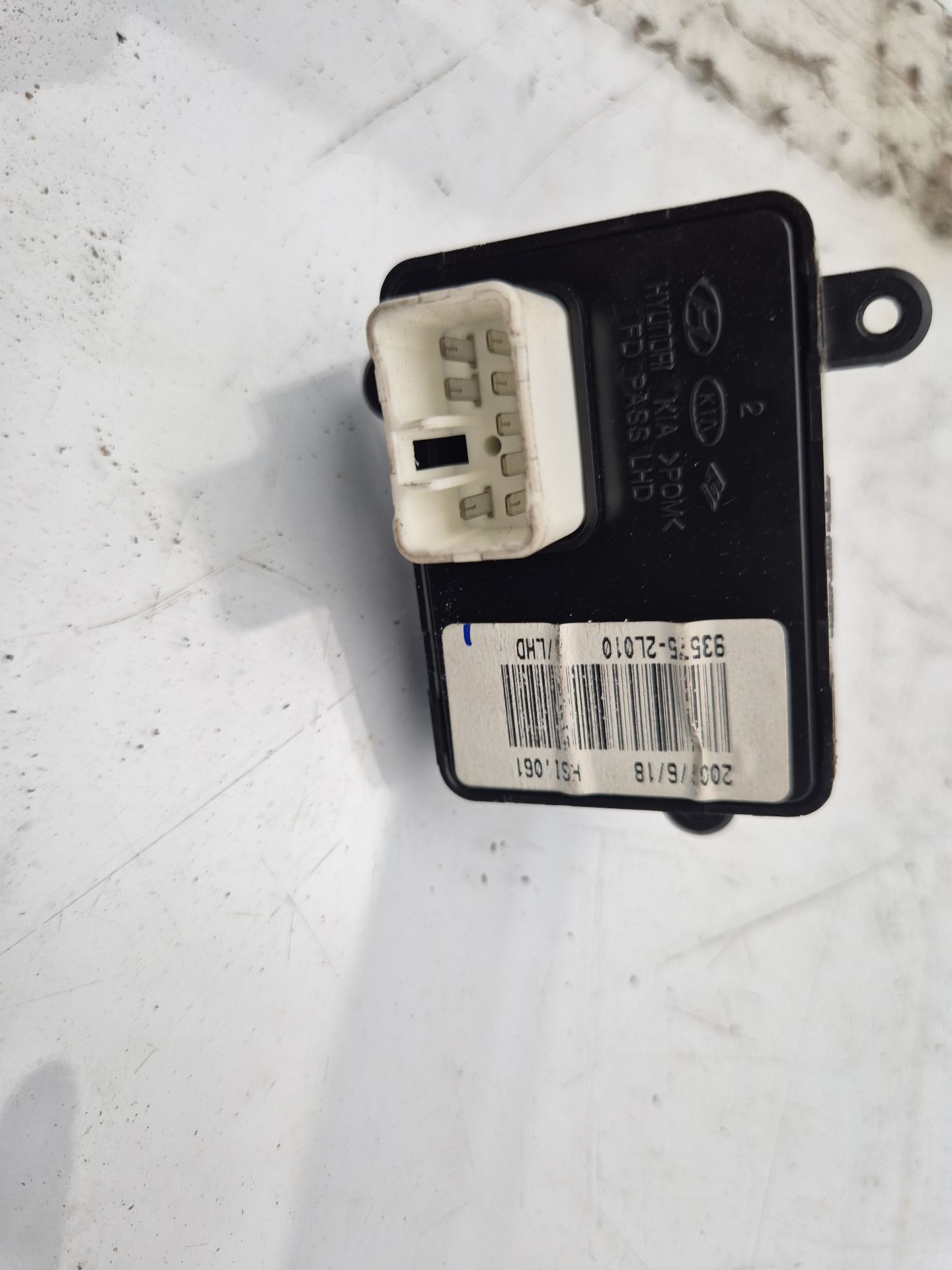 MANDO ELEVALUNAS DELANTERO DERECHO HYUNDAI i30 