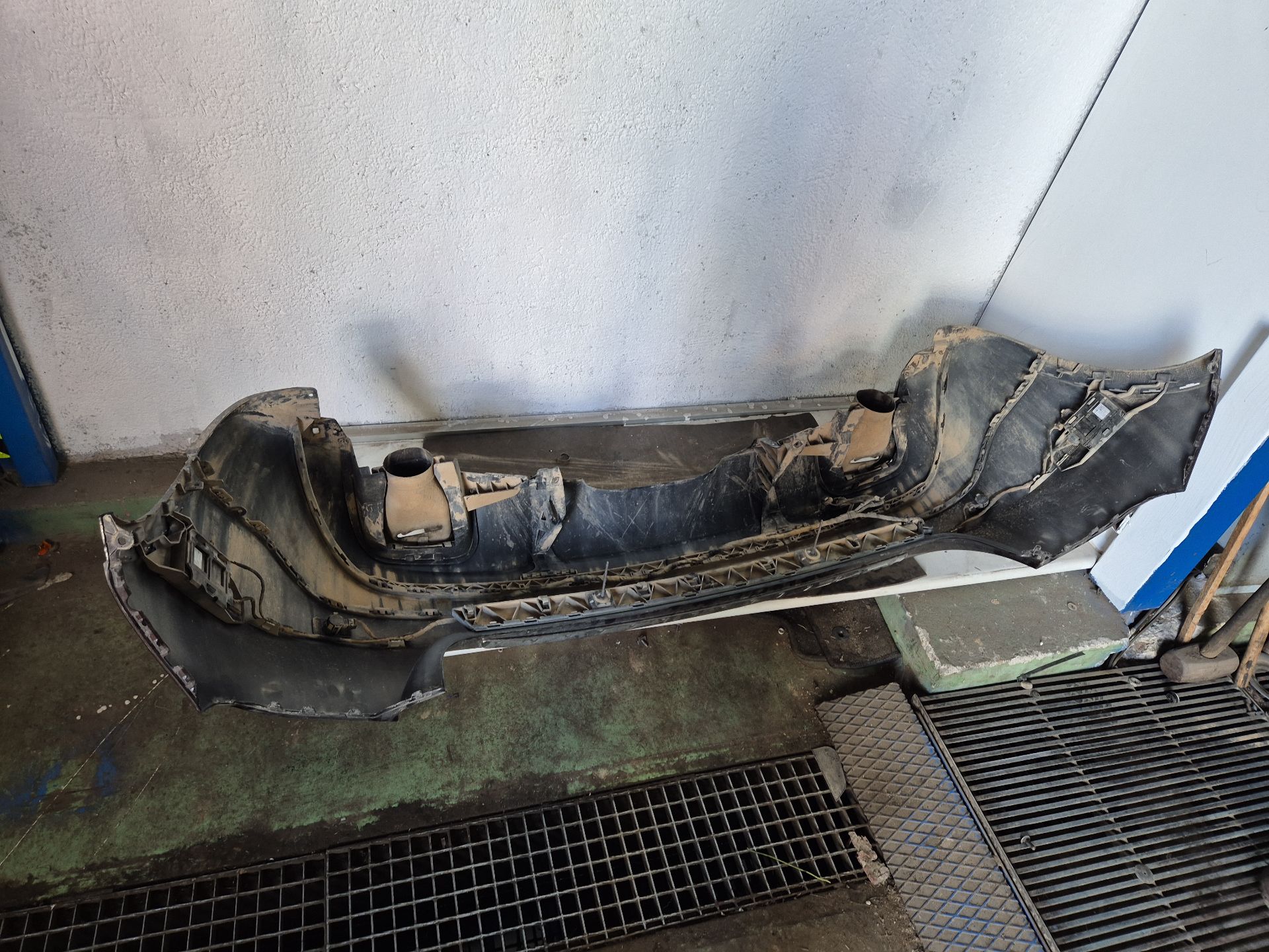 PARAGOLPES TRASERO MERCEDES-BENZ CLASE GLA 