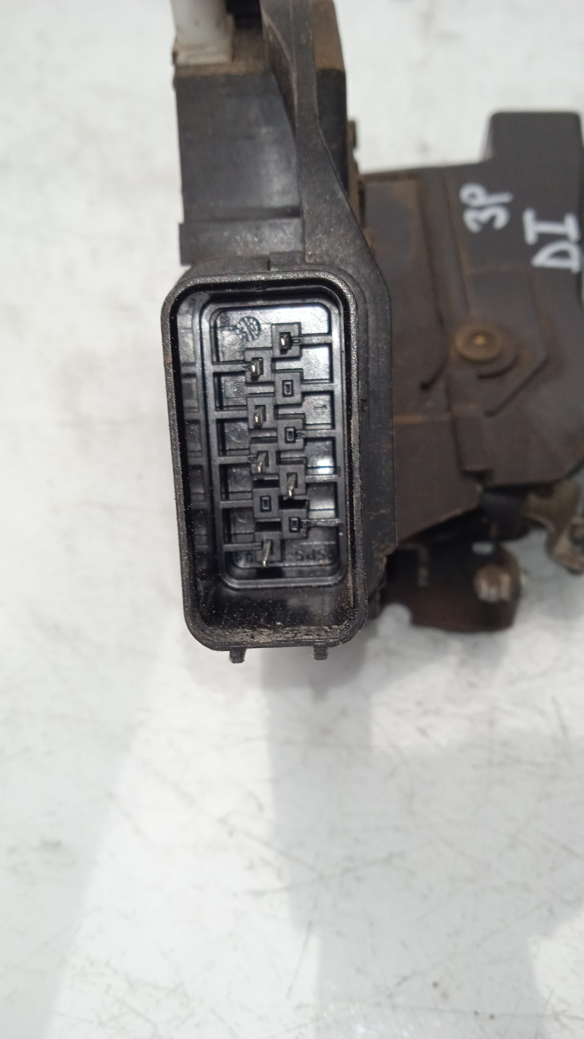 CERRADURA PUERTA DELANTERA IZQUIERDA FORD FOCUS G6DA