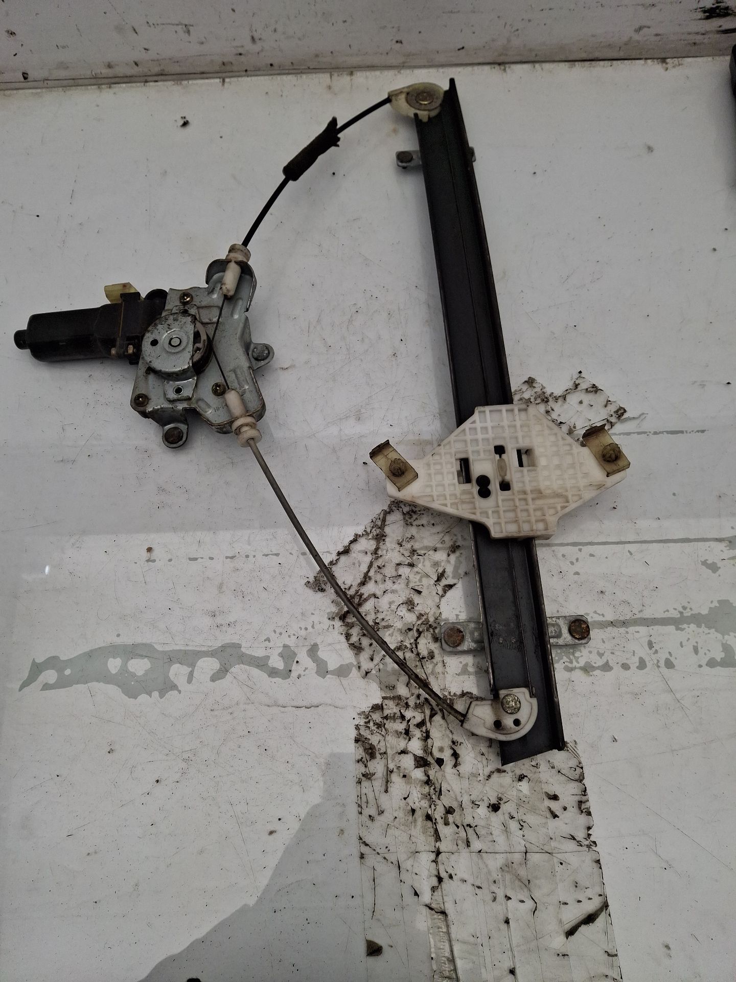 ELEVALUNAS DELANTERO IZQUIERDO HYUNDAI TERRACAN 