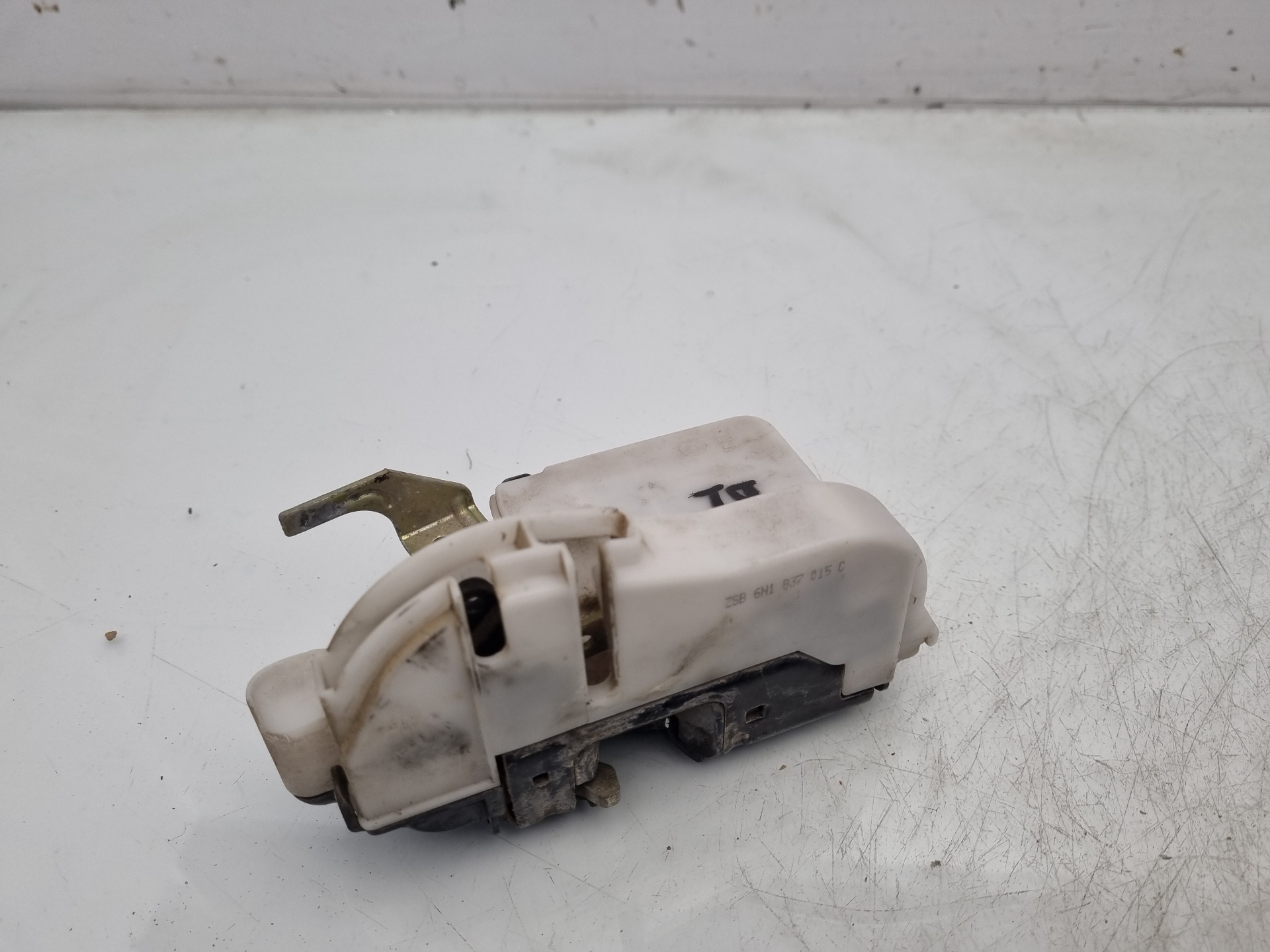 CERRADURA PUERTA DELANTERA IZQUIERDA VOLKSWAGEN PO 