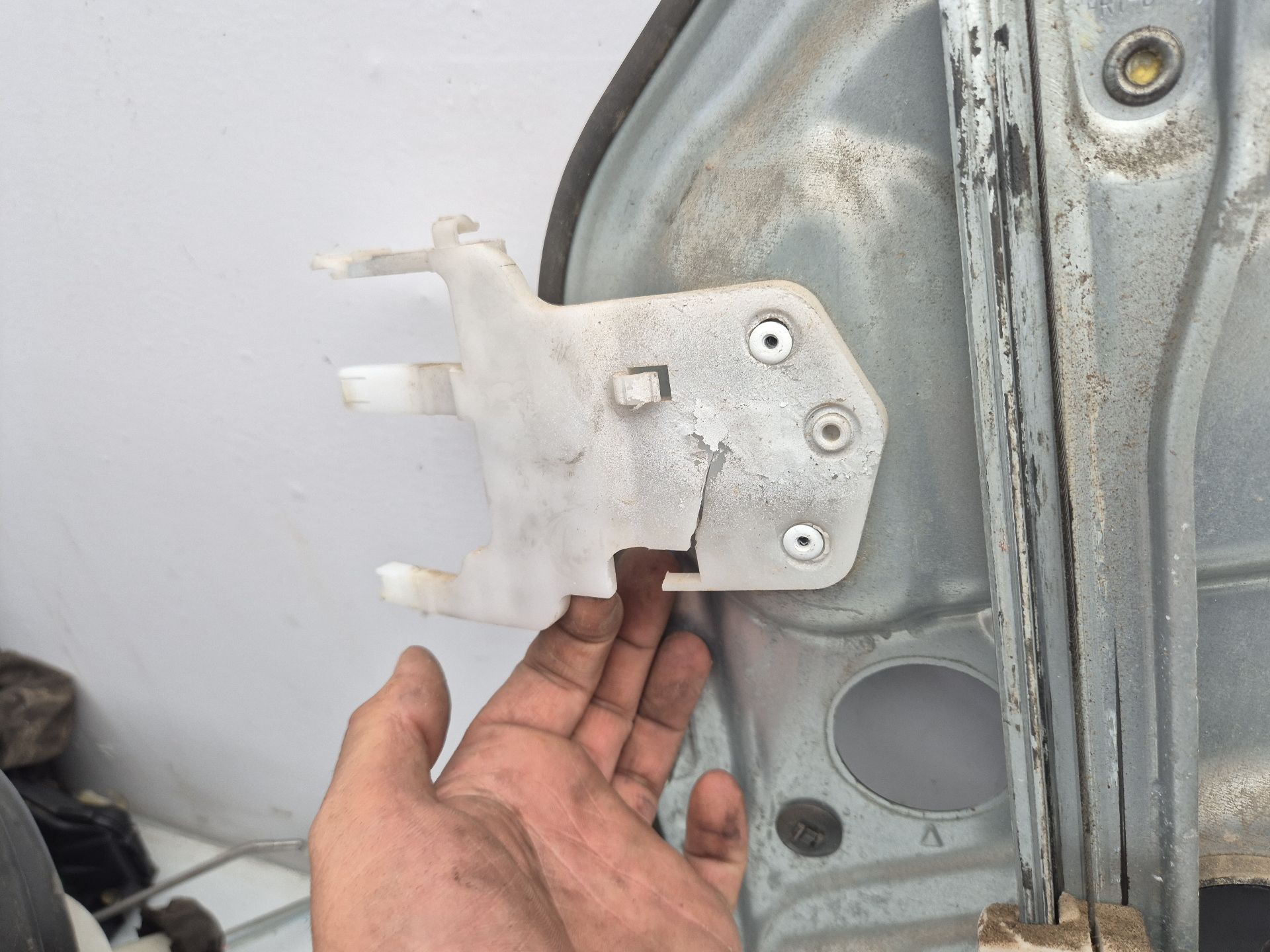 ELEVALUNAS DELANTERO DERECHO HYUNDAI i30 