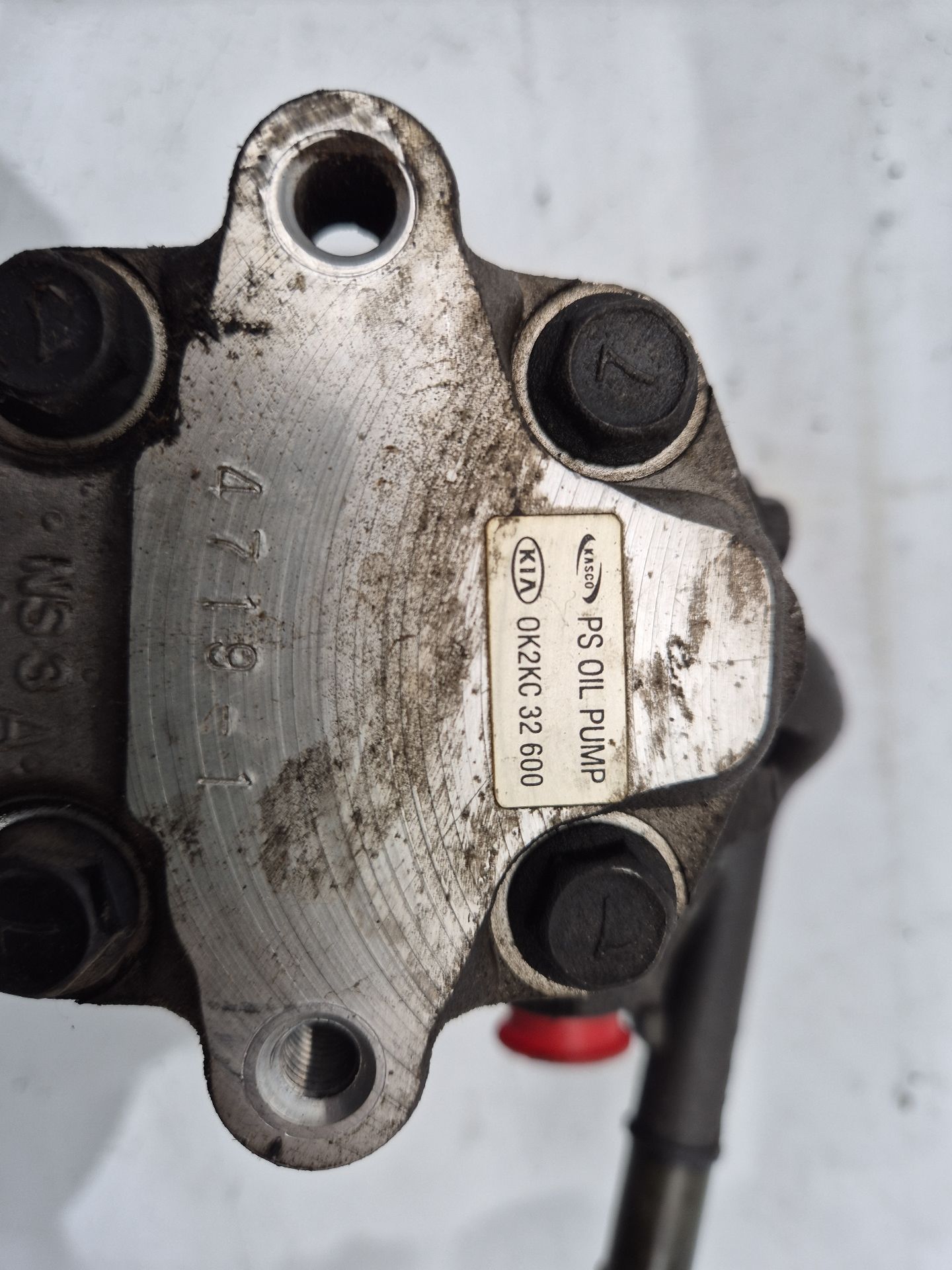 BOMBA DIRECCION KIA CARENS 