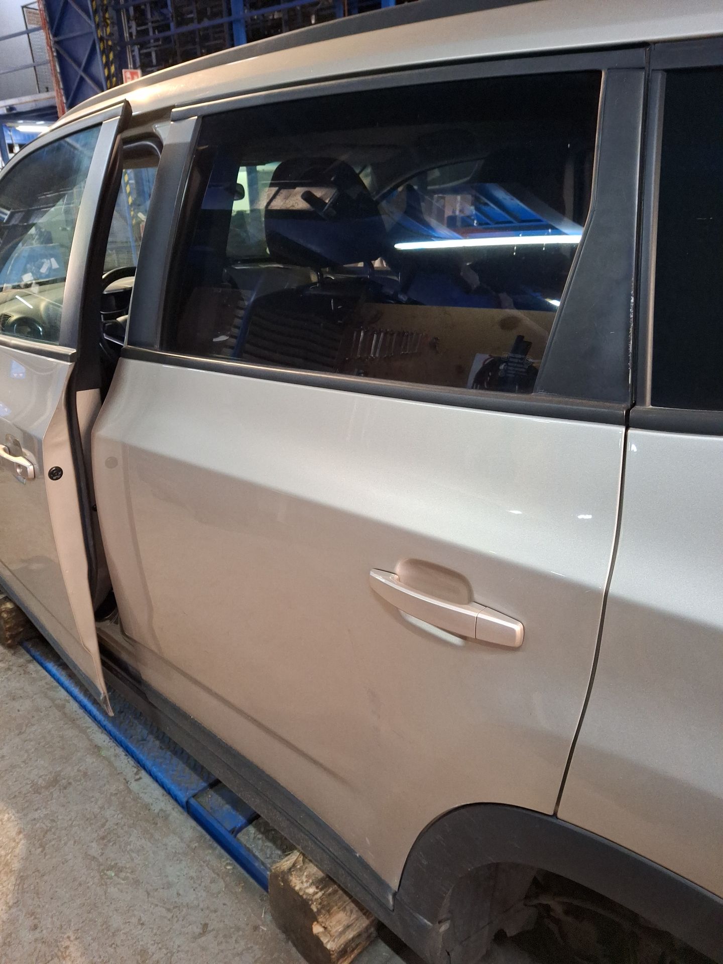 PUERTA TRASERA IZQUIERDA CHEVROLET ORLANDO 