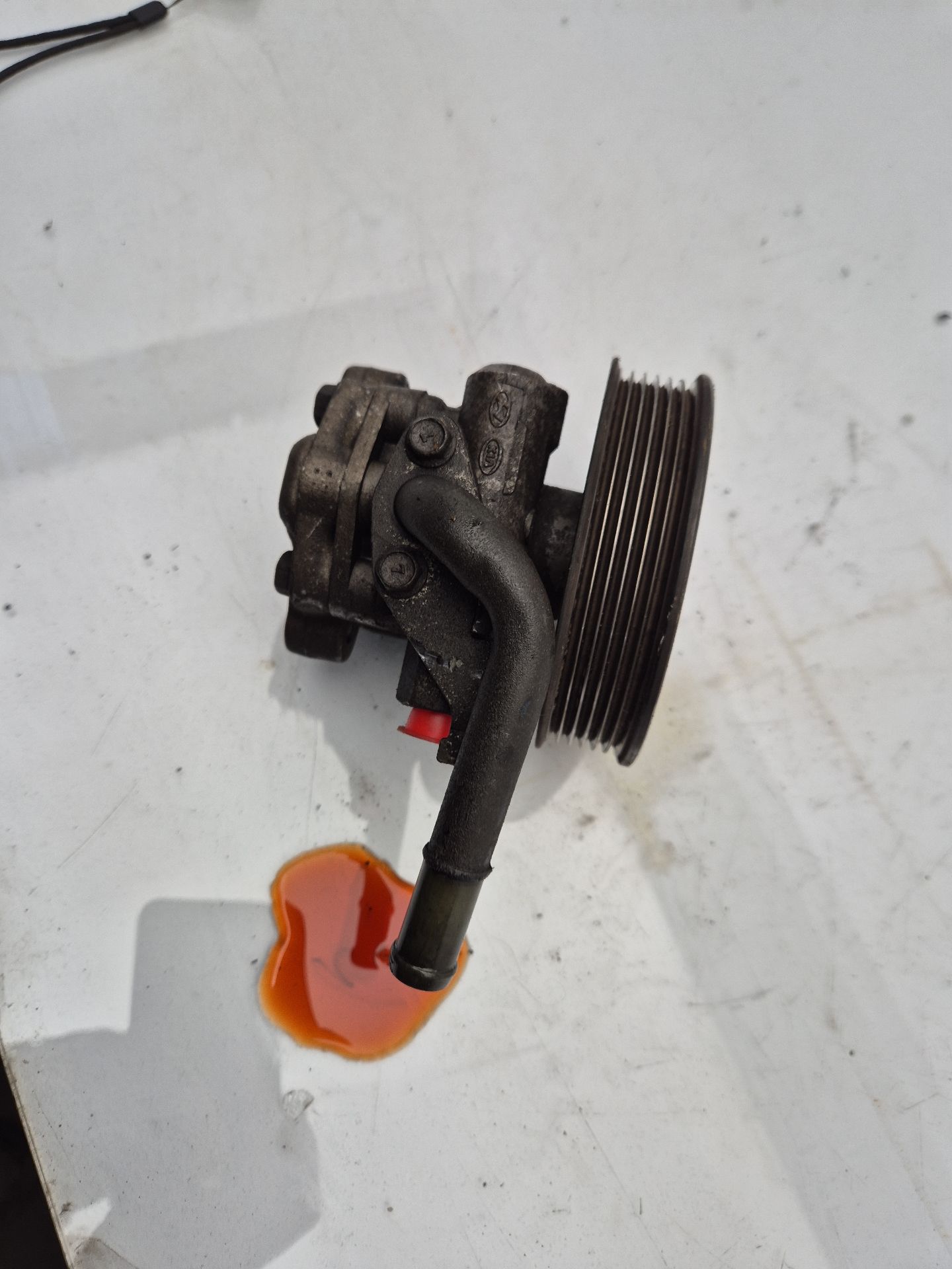 BOMBA DIRECCION KIA CARENS 