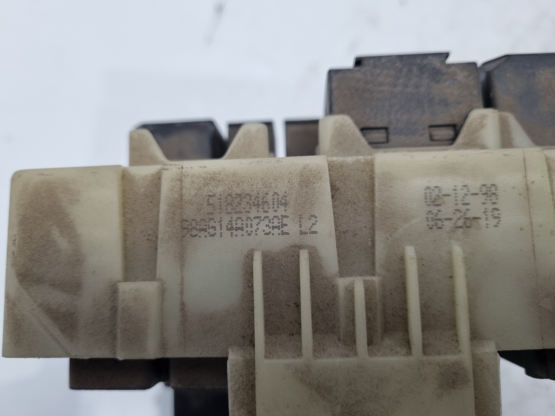 CAJA RELES / FUSIBLES FORD FOCUS FYDA