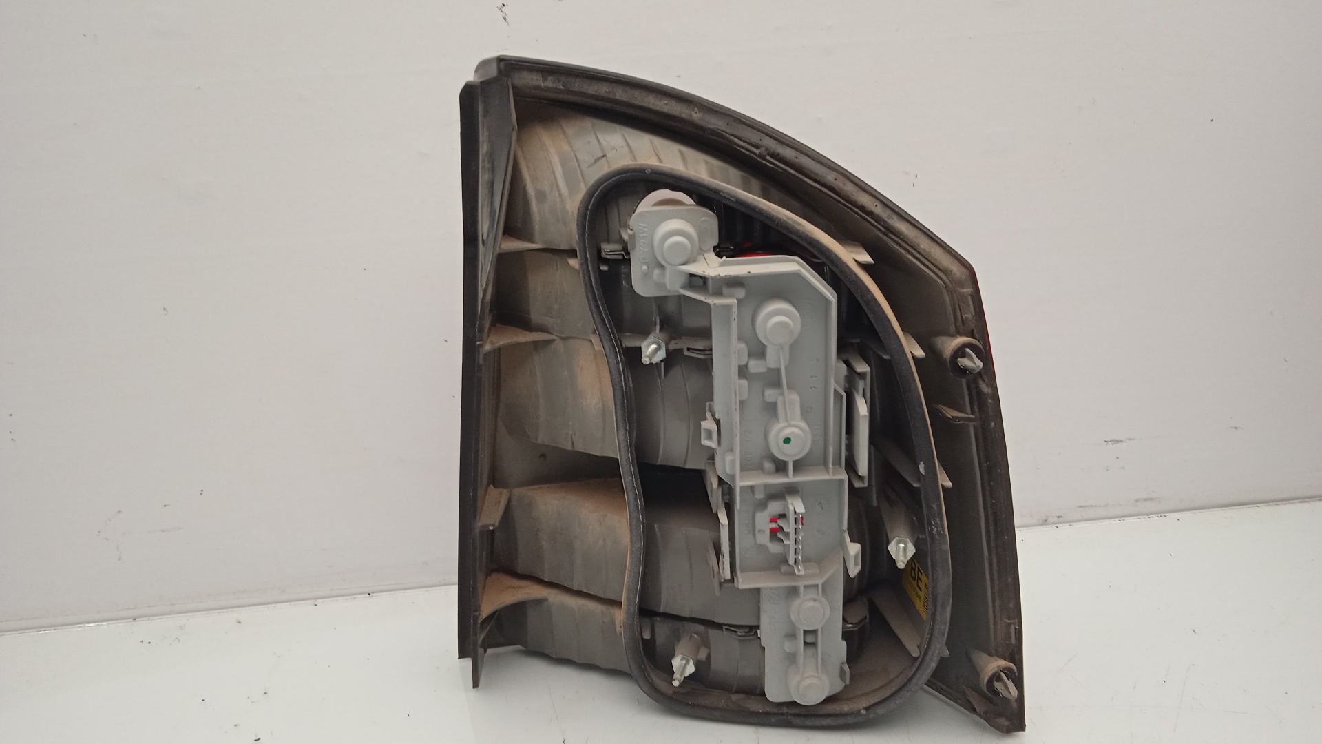 PILOTO TRASERO IZQUIERDO OPEL VECTRA Y22DTR