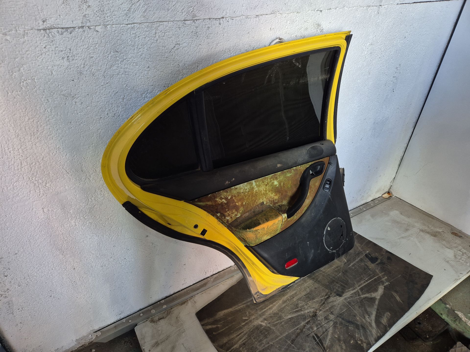 PUERTA TRASERA IZQUIERDA SEAT LEON 