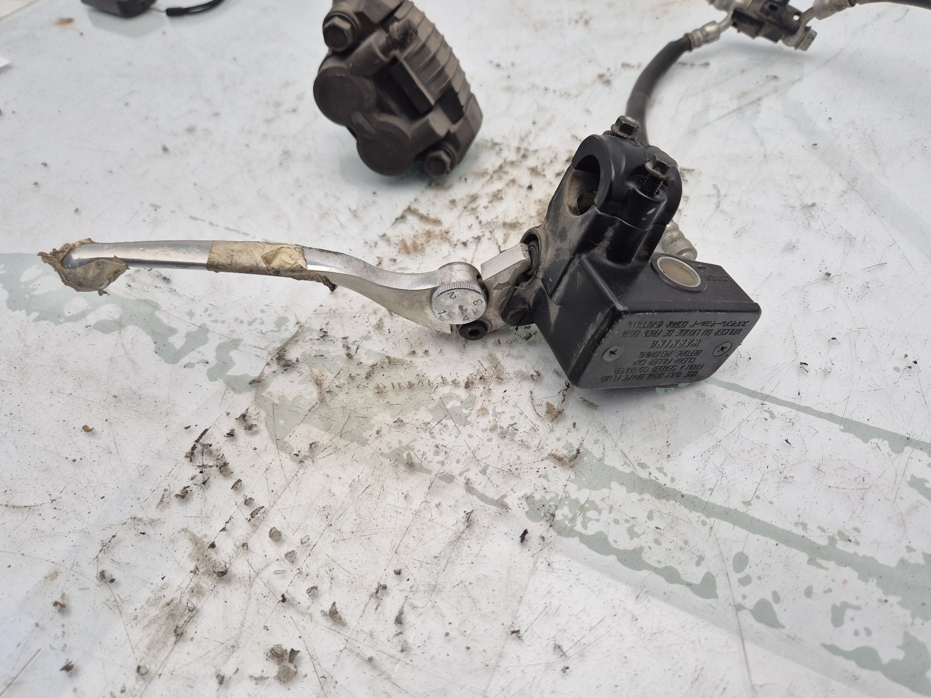 PINZA FRENO DELANTERA DERECHA SUZUKI GSX 