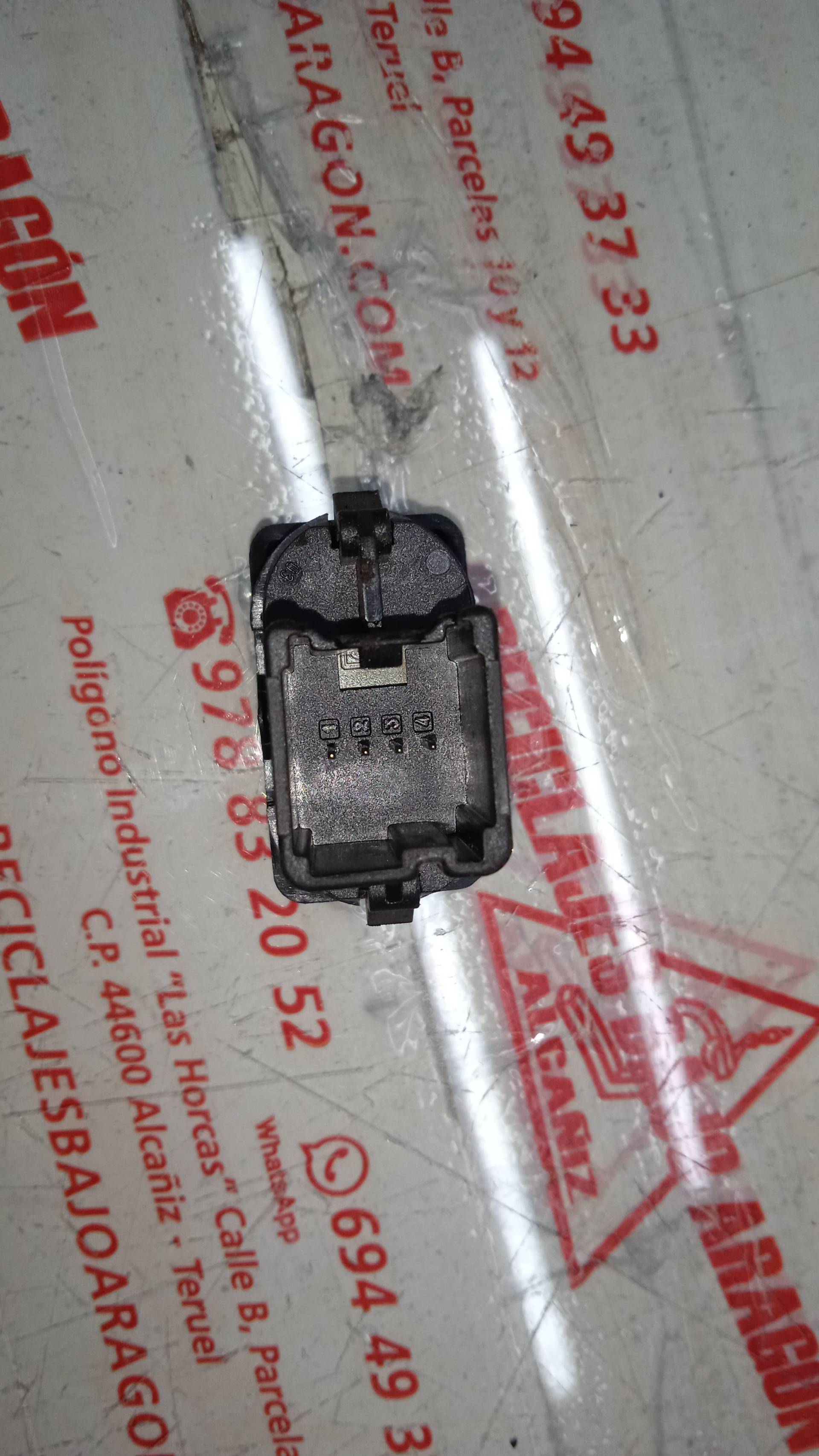 MANDO ELEVALUNAS DELANTERO DERECHO FORD FOCUS 