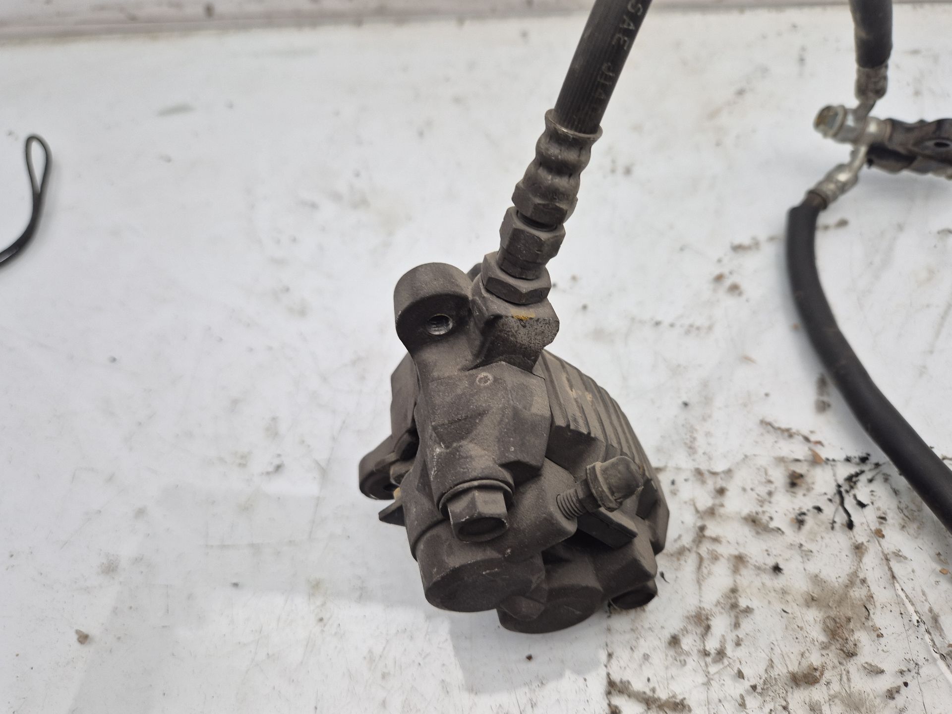 PINZA FRENO DELANTERA DERECHA SUZUKI GSX 