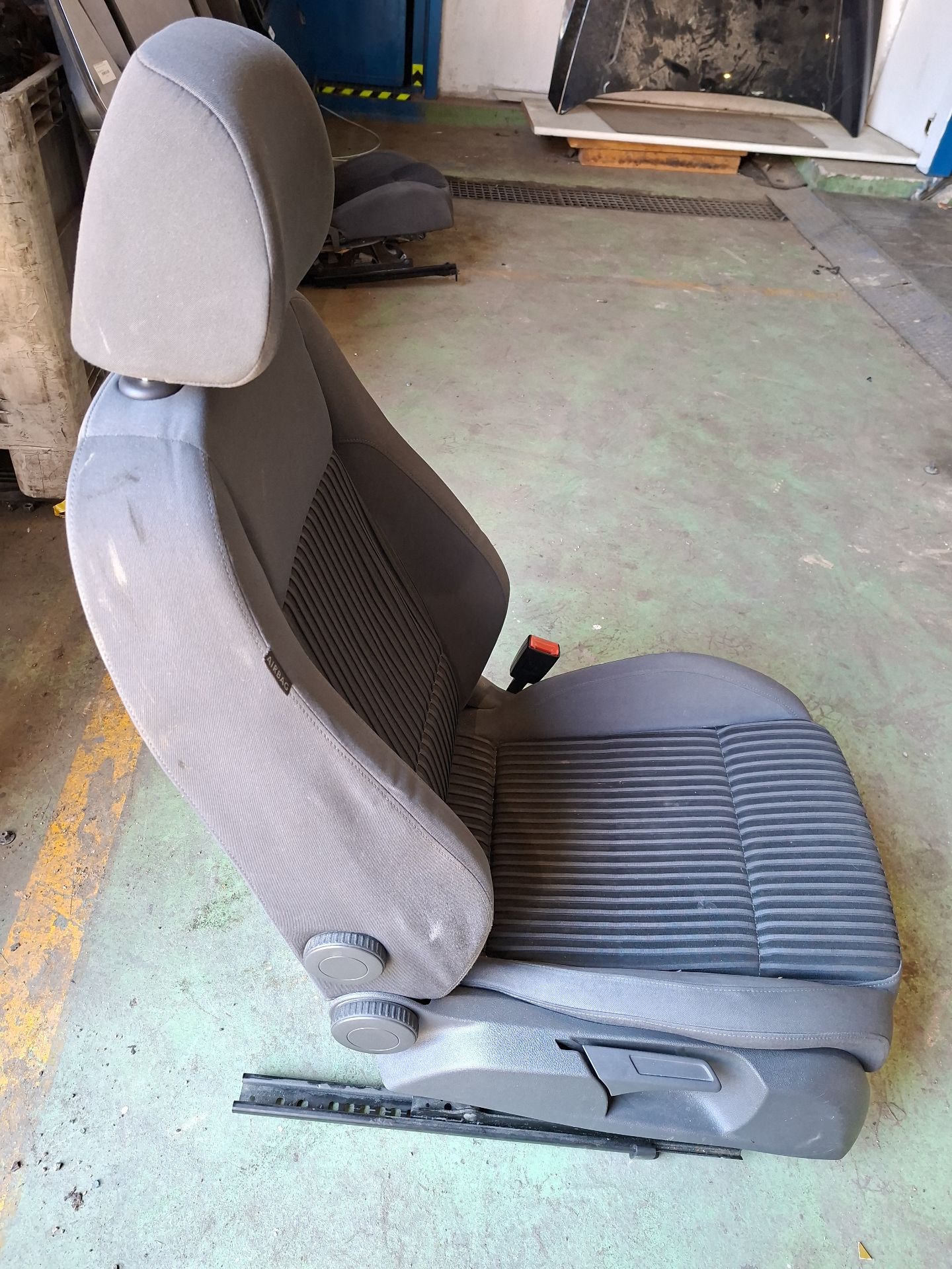 ASIENTO DELANTERO DERECHO VOLKSWAGEN GOLF 