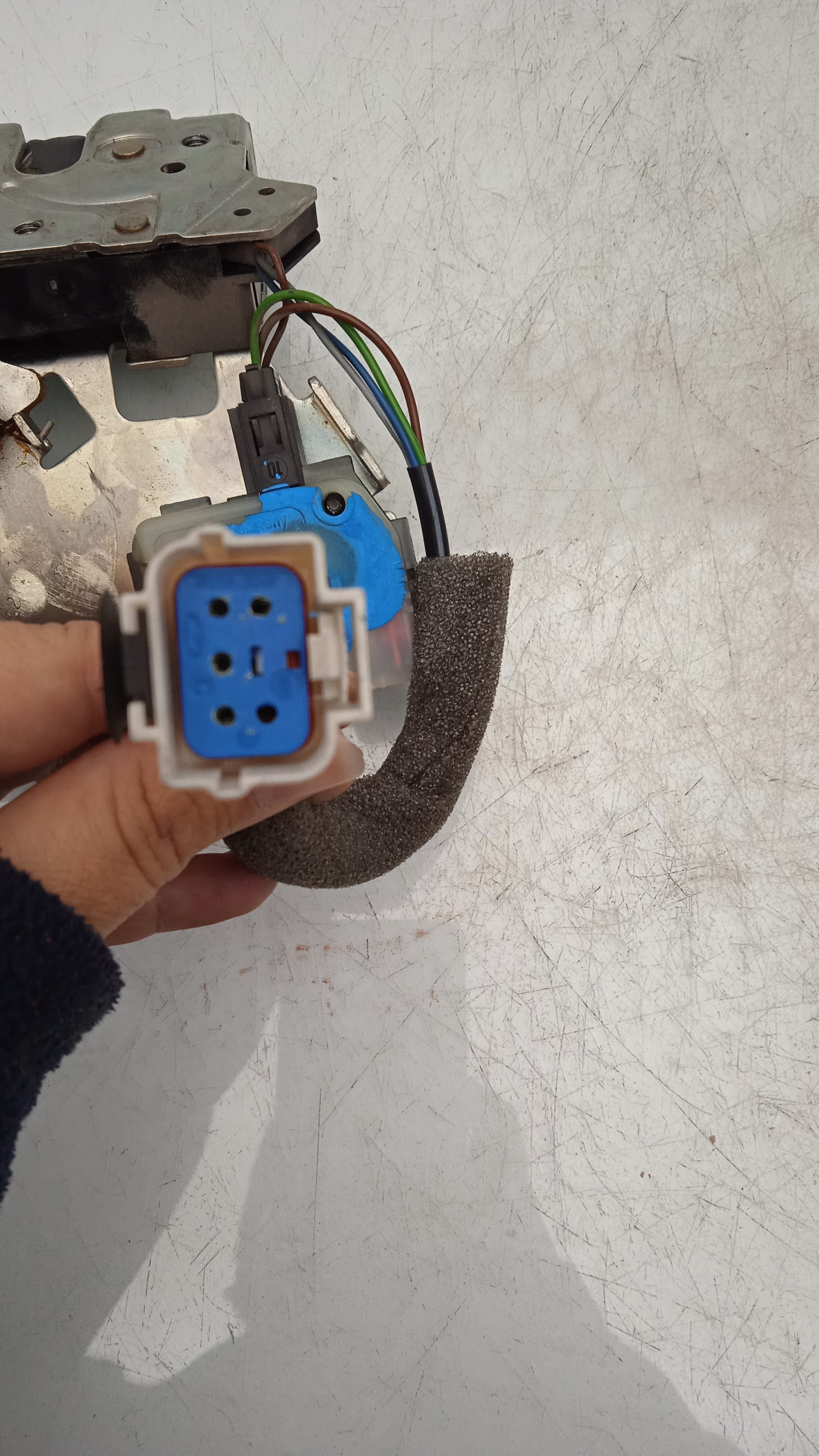 CERRADURA MALETERO / PORTON FORD MONDEO N7BA