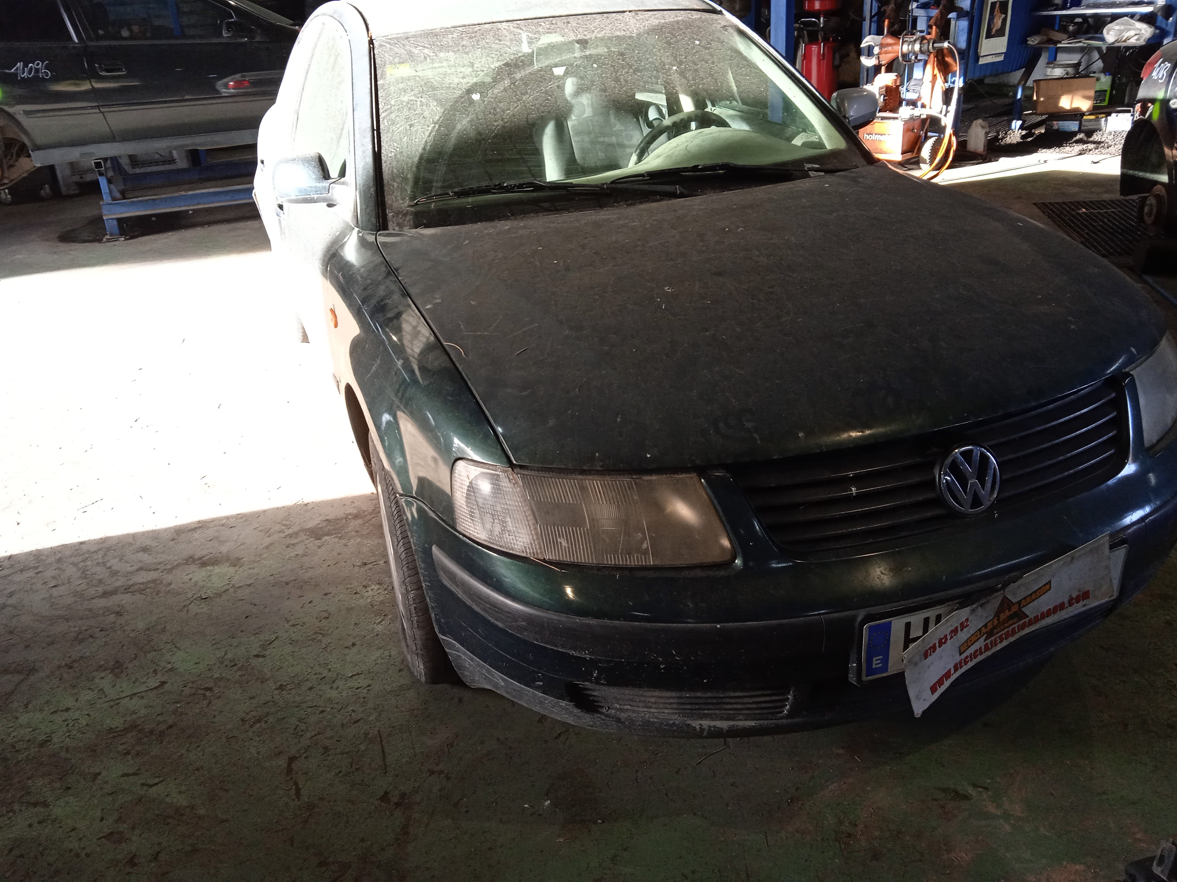 CALANDRA DELANTERA DE RADIADOR VOLKSWAGEN PASSAT AFN