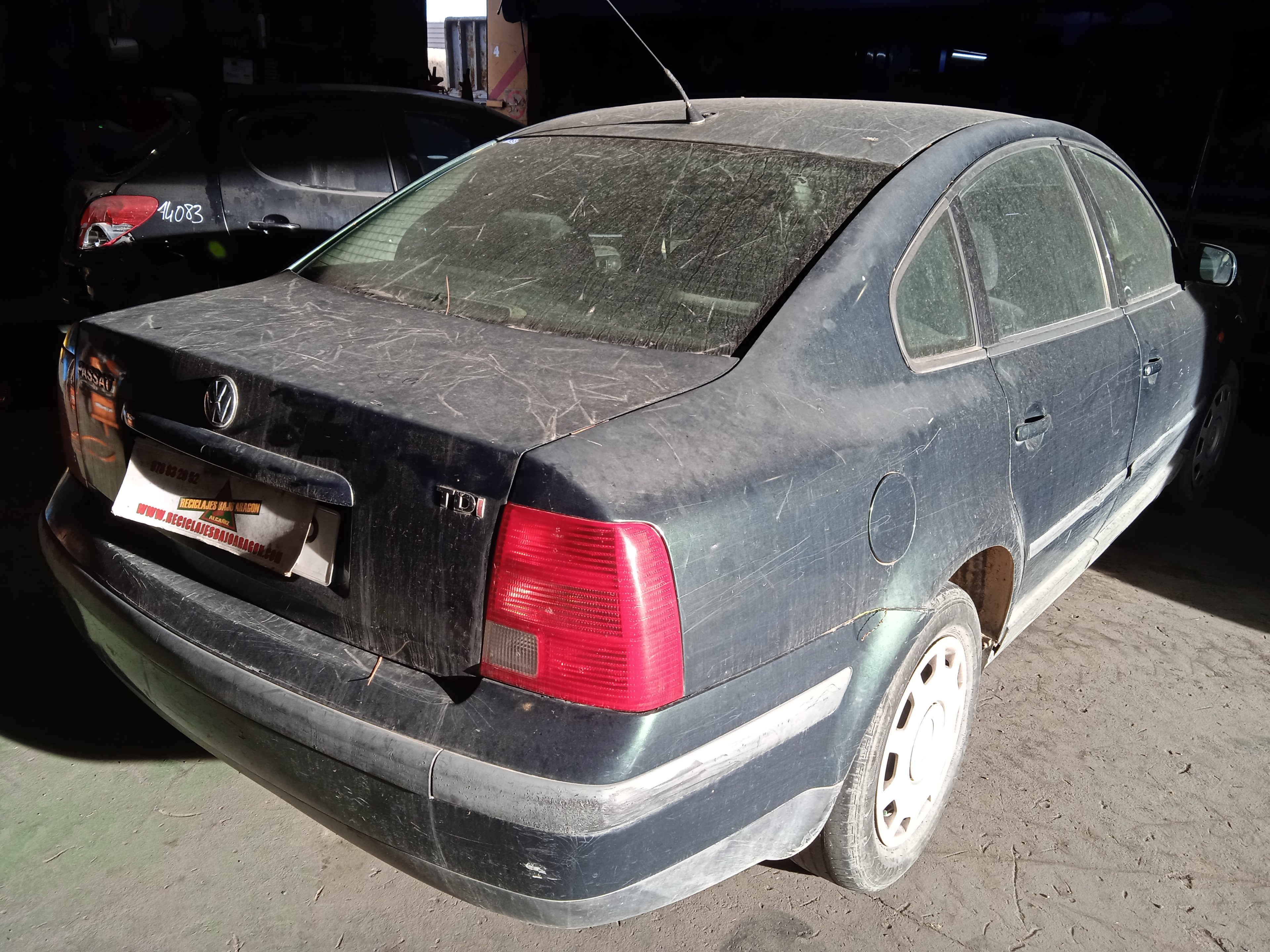 CALANDRA DELANTERA DE RADIADOR VOLKSWAGEN PASSAT AFN