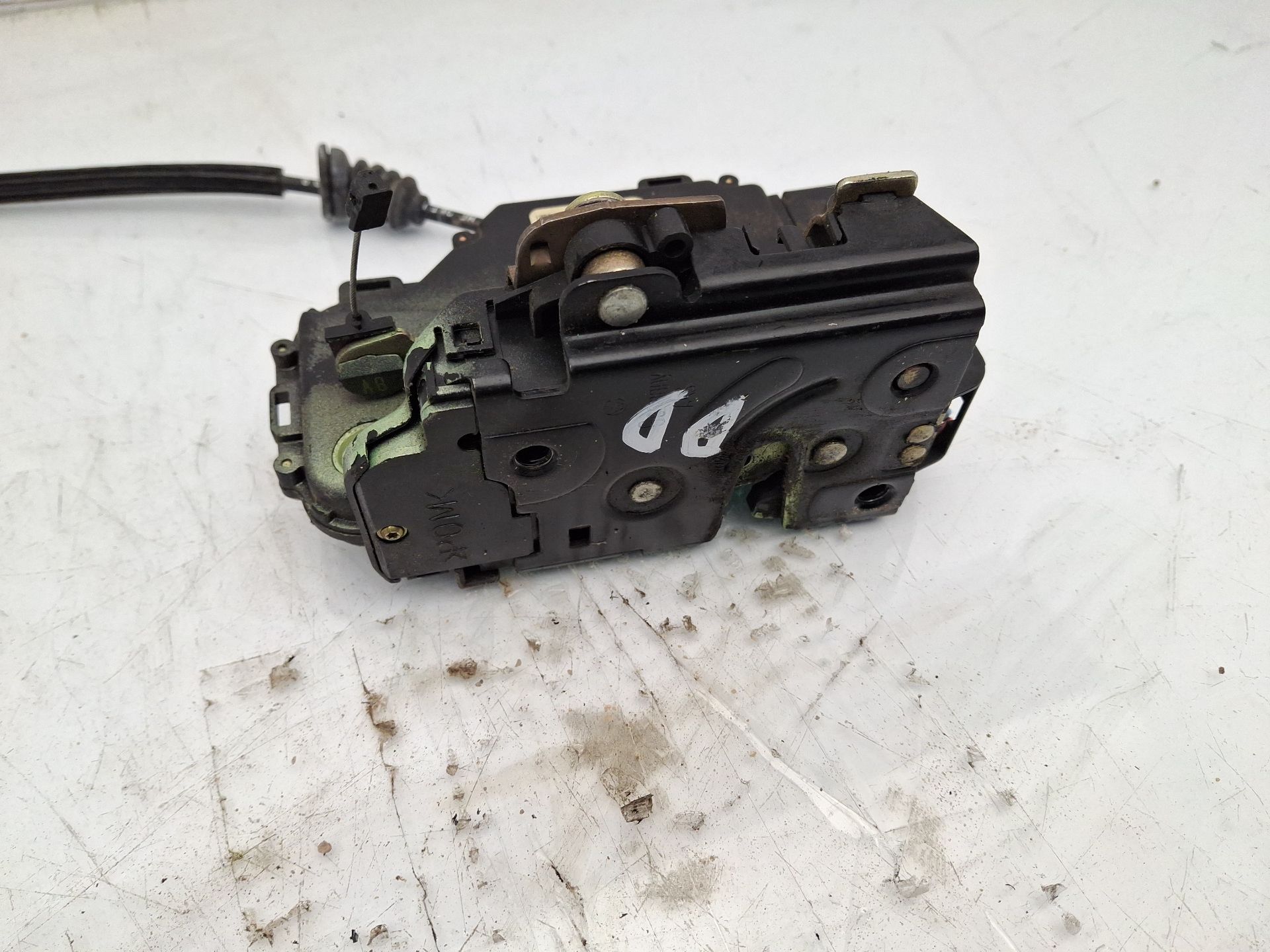 CERRADURA PUERTA DELANTERA DERECHA VOLKSWAGEN NEW 