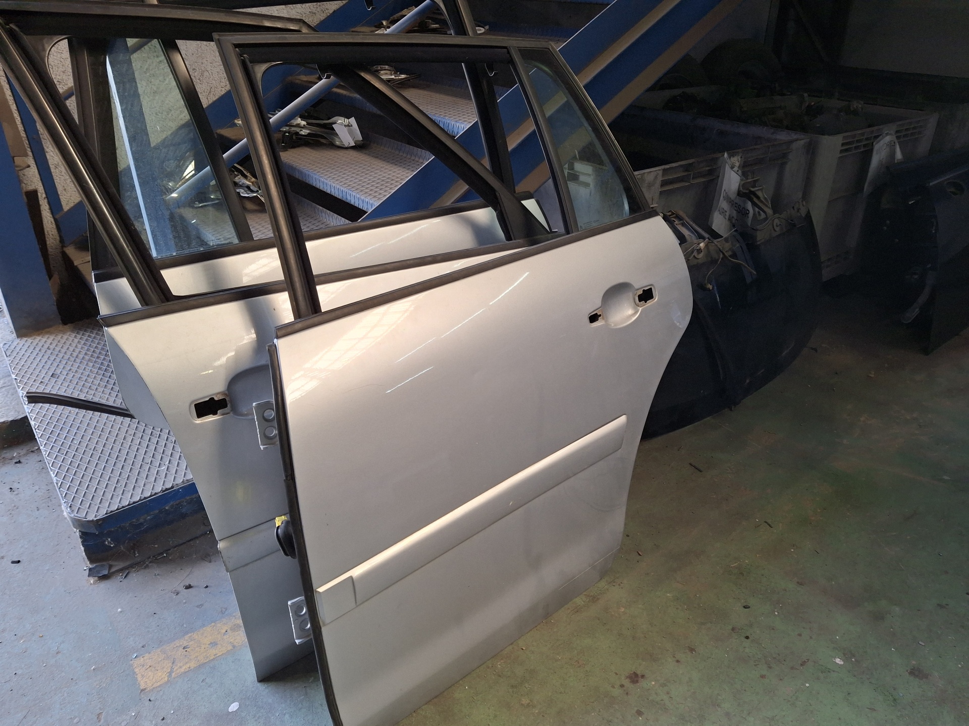 PUERTA TRASERA IZQUIERDA CITROEN C4 9HZ