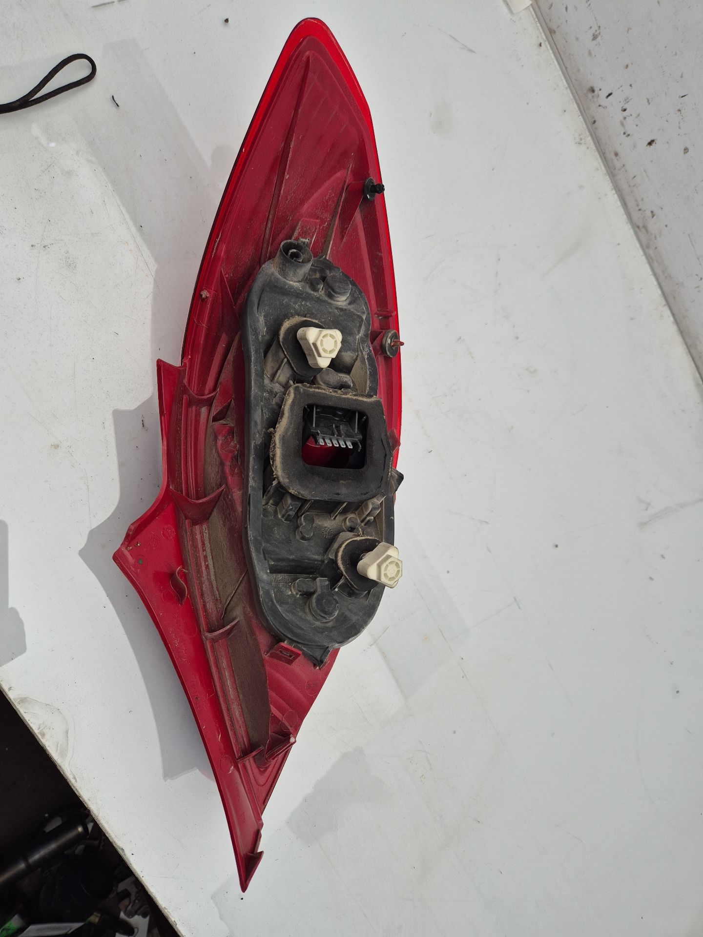 PILOTO TRASERO IZQUIERDO OPEL CORSA 