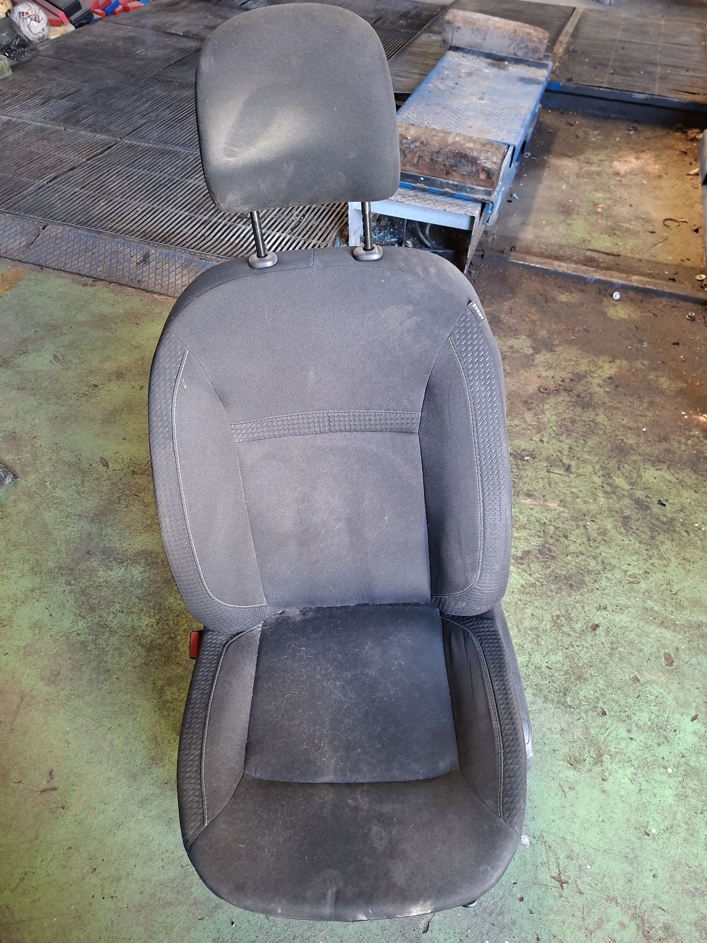 ASIENTO DELANTERO IZQUIERDO DACIA SANDERO 