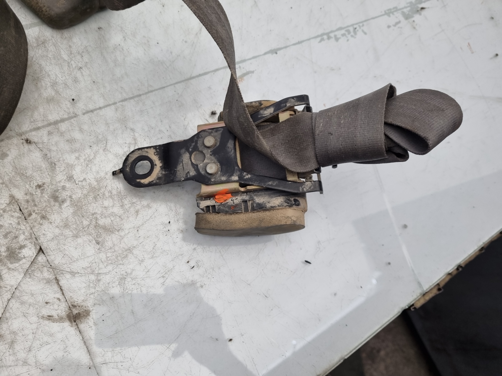 CINTURON SEGURIDAD DEL. DCHO. NISSAN TERRANO TD27T