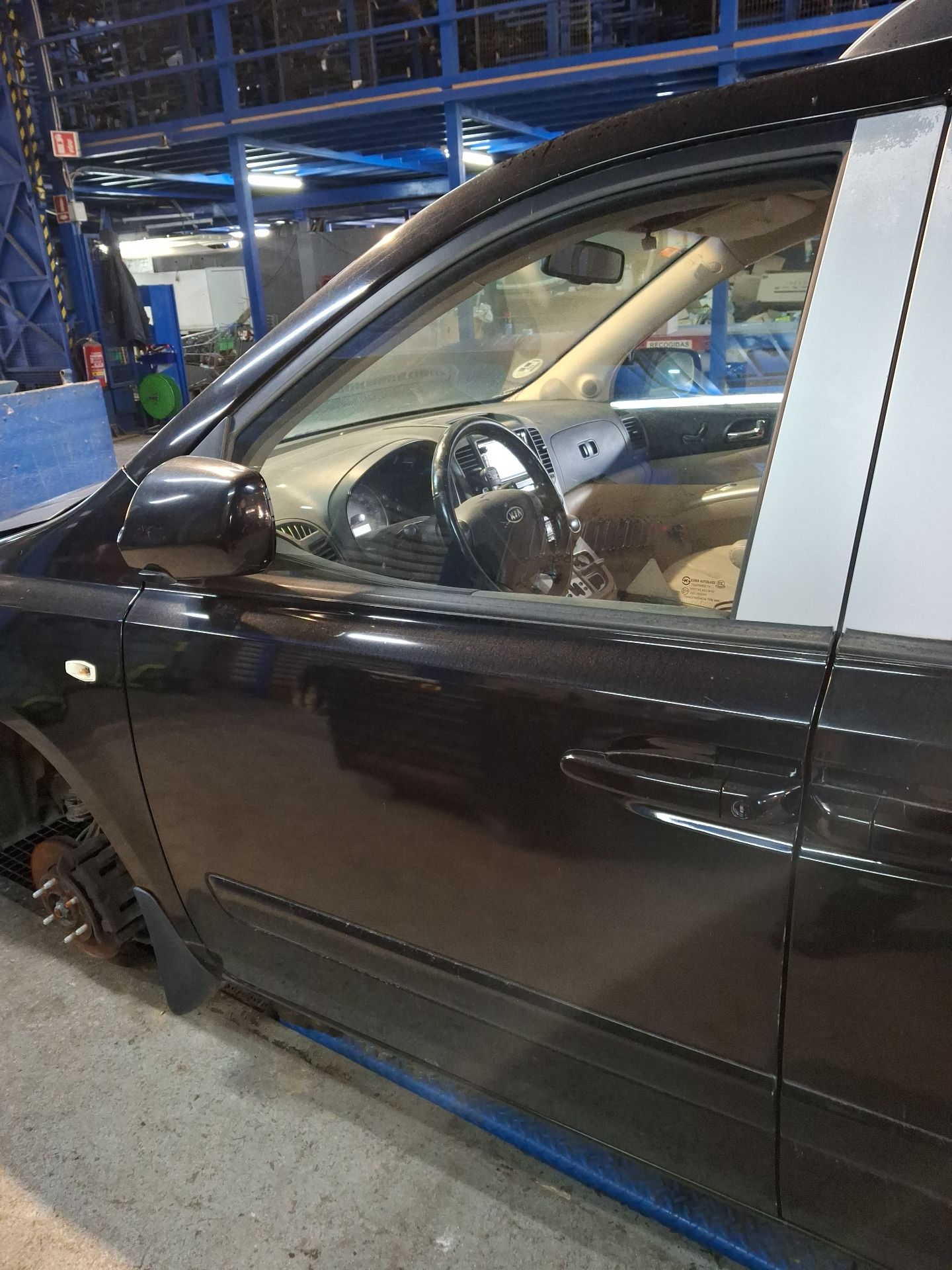 PUERTA DELANTERA IZQUIERDA KIA CARNIVAL 