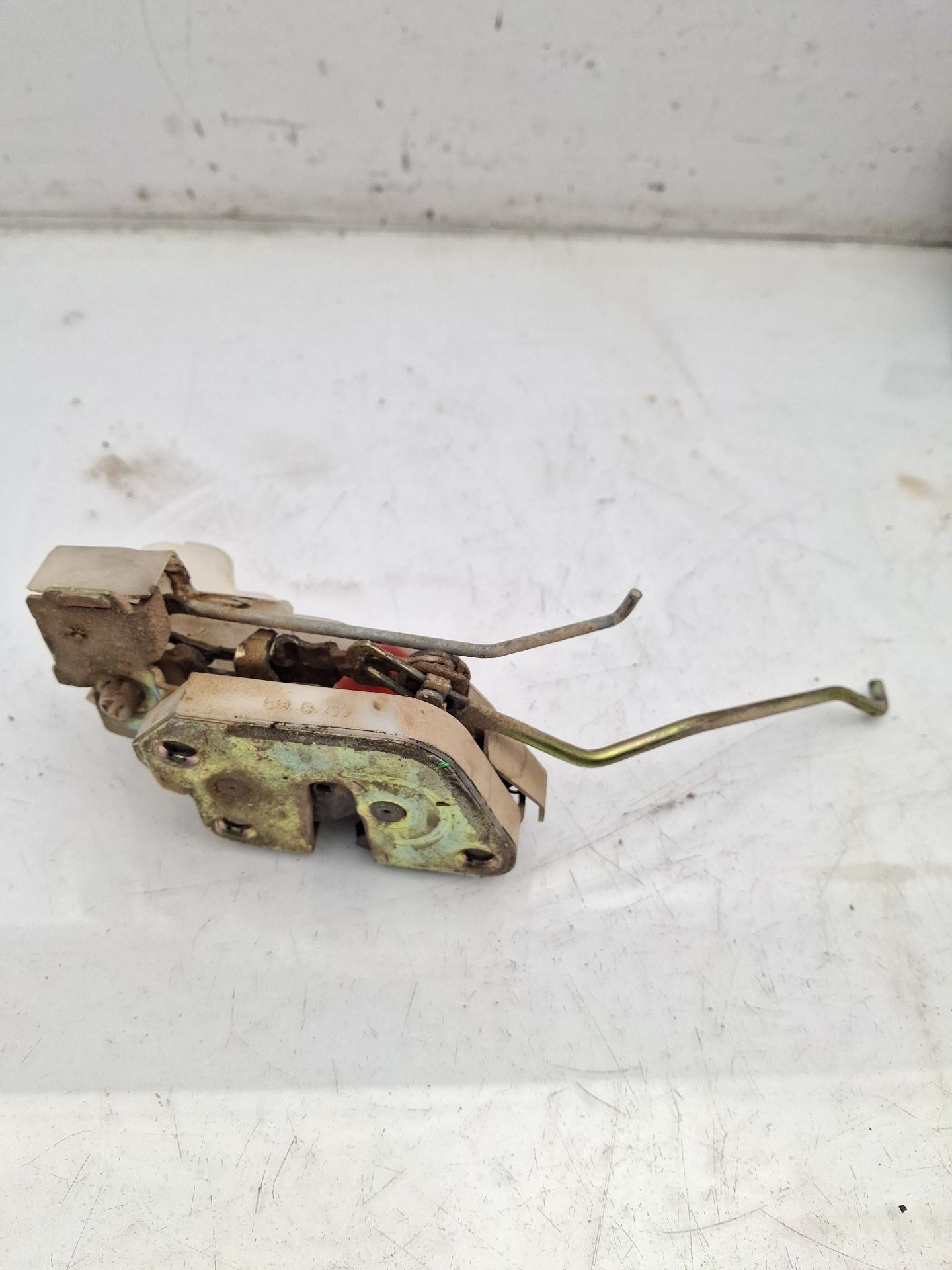 CERRADURA PUERTA DELANTERA IZQUIERDA MITSUBISHI L2 