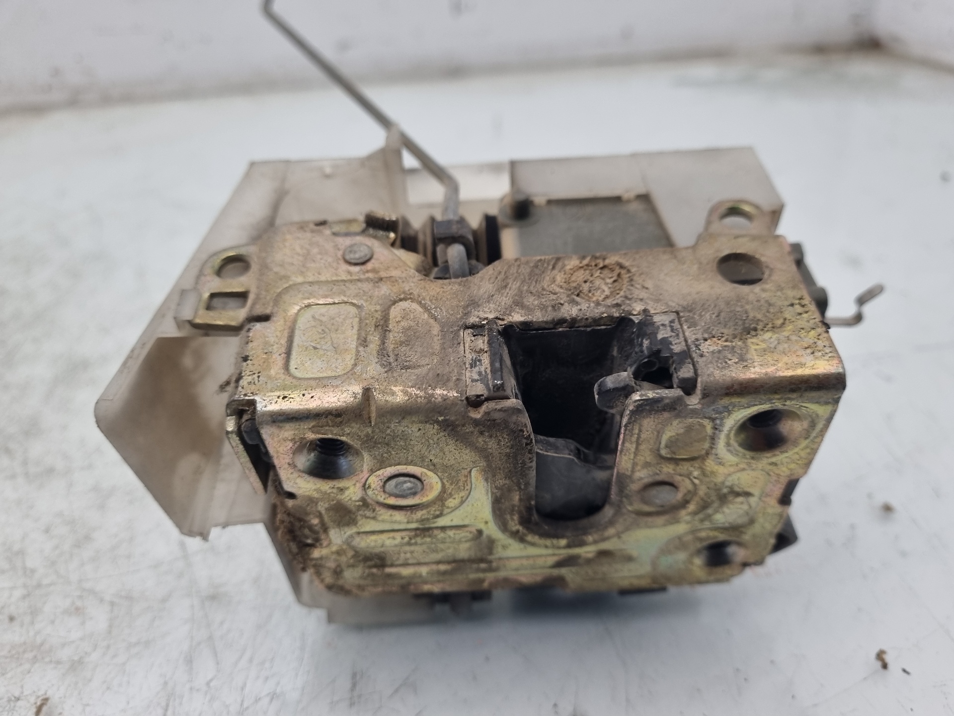 CERRADURA PUERTA DELANTERA IZQUIERDA RENAULT MEGAN K7M