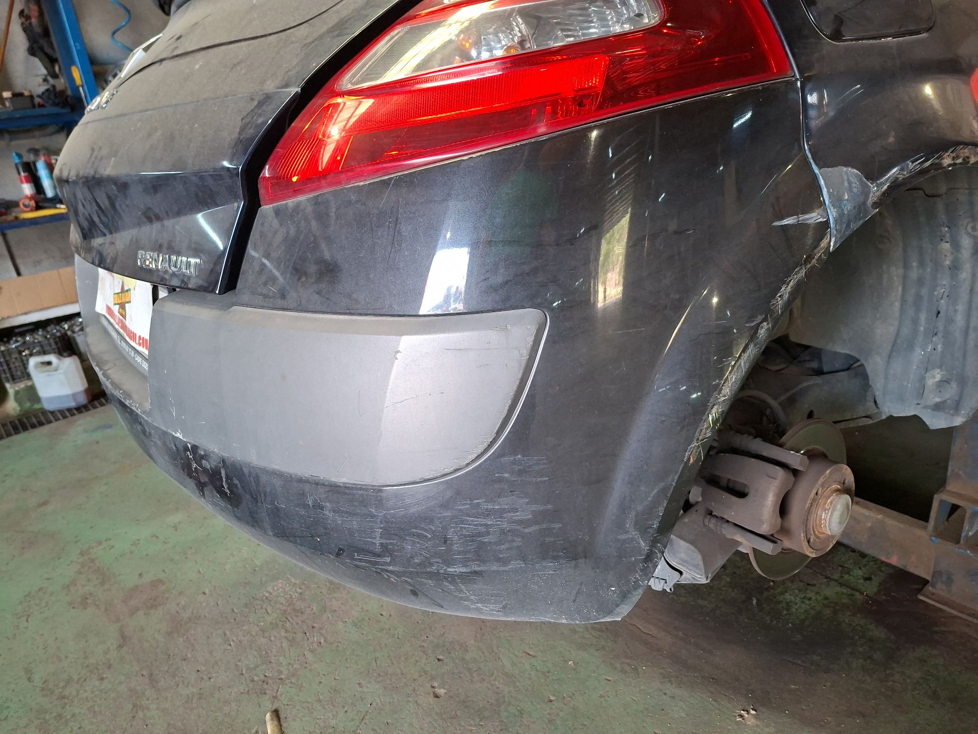 PARAGOLPES TRASERO RENAULT MEGANE 