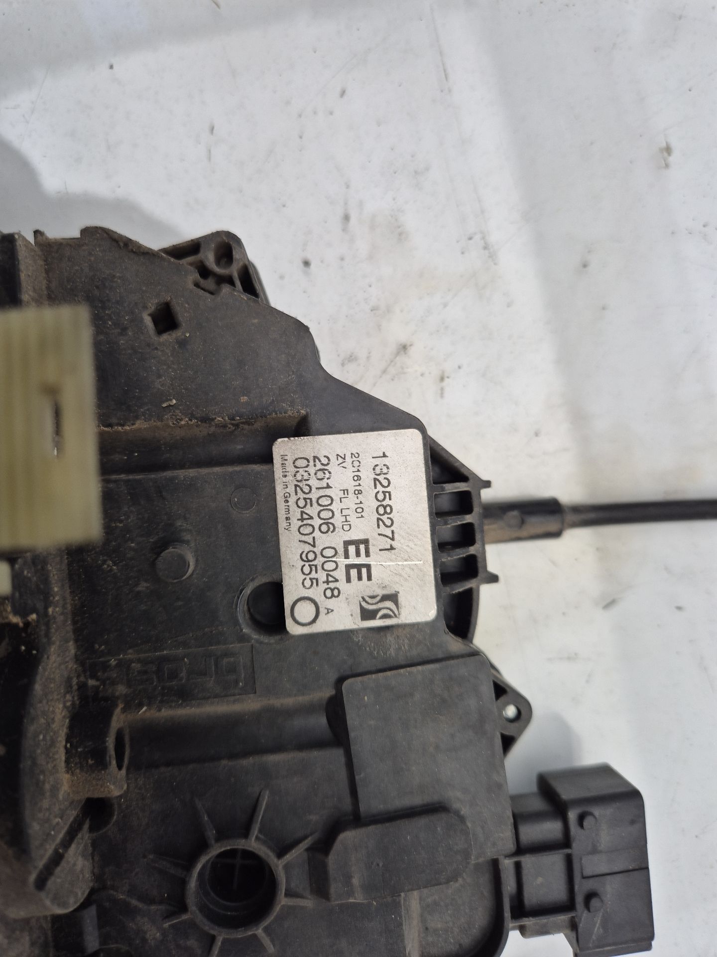 CERRADURA PUERTA DELANTERA IZQUIERDA OPEL CORSA 