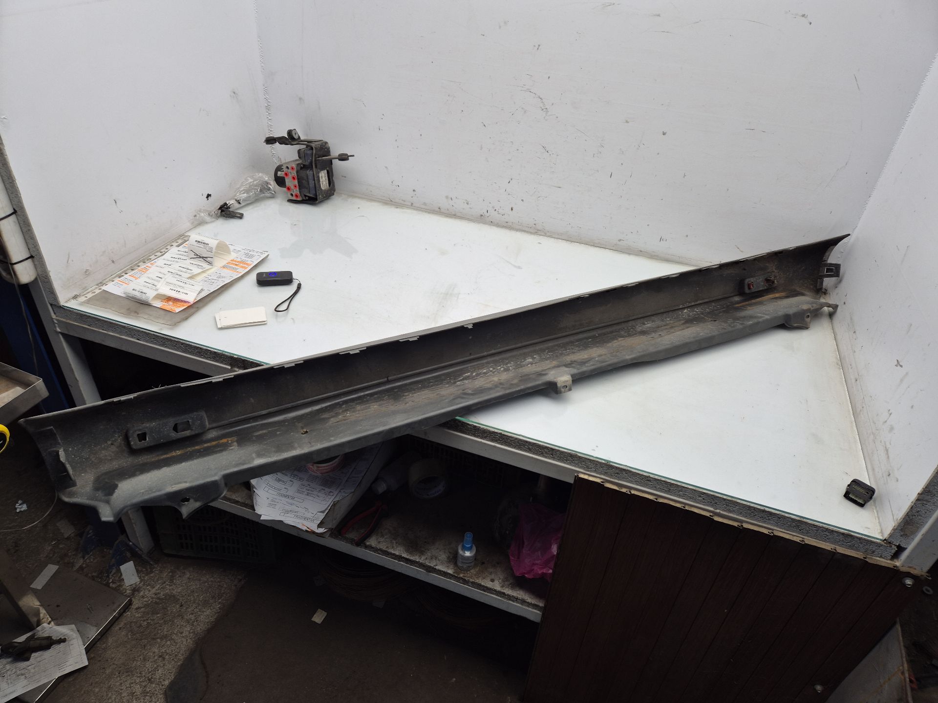 PARAGOLPES TRASERO RENAULT TRAFIC 