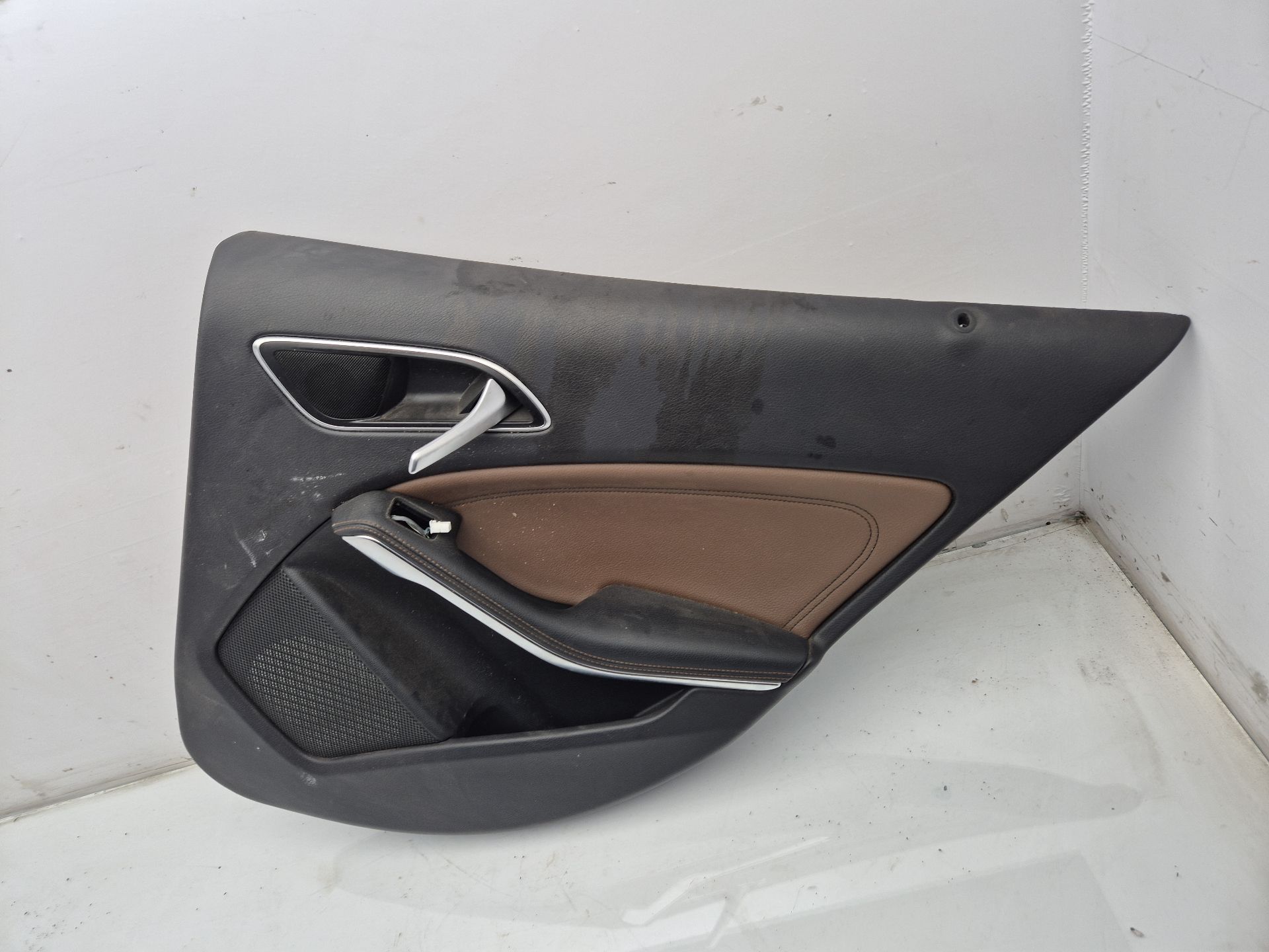 GUARNECIDO PUERTA TRASERA IZQUIERDA MERCEDES-BENZ  