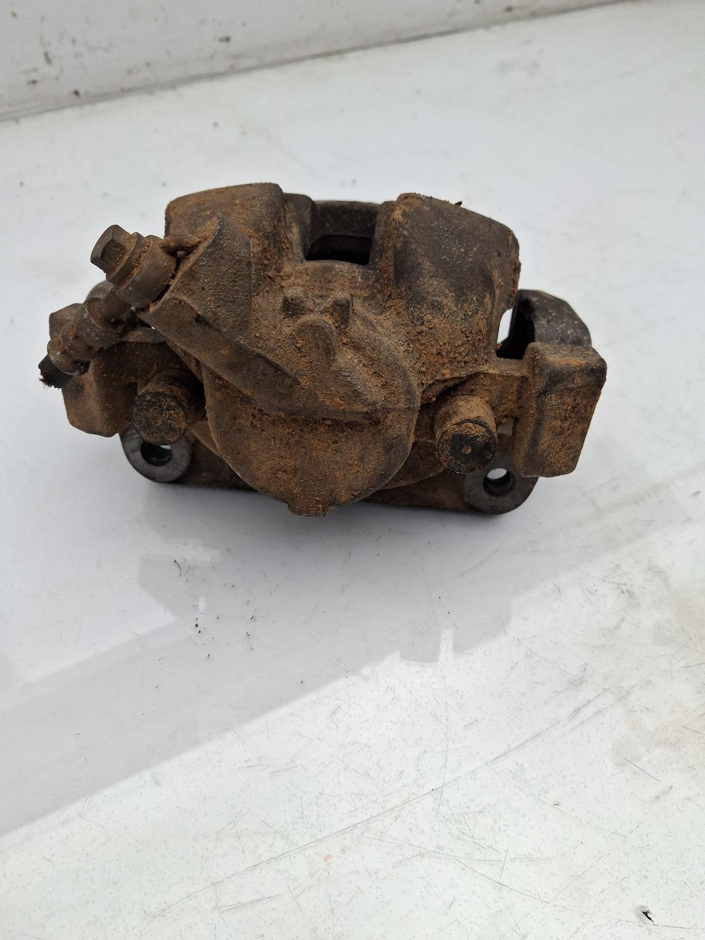 PINZA FRENO DELANTERA IZQUIERDA PEUGEOT RIFTER 