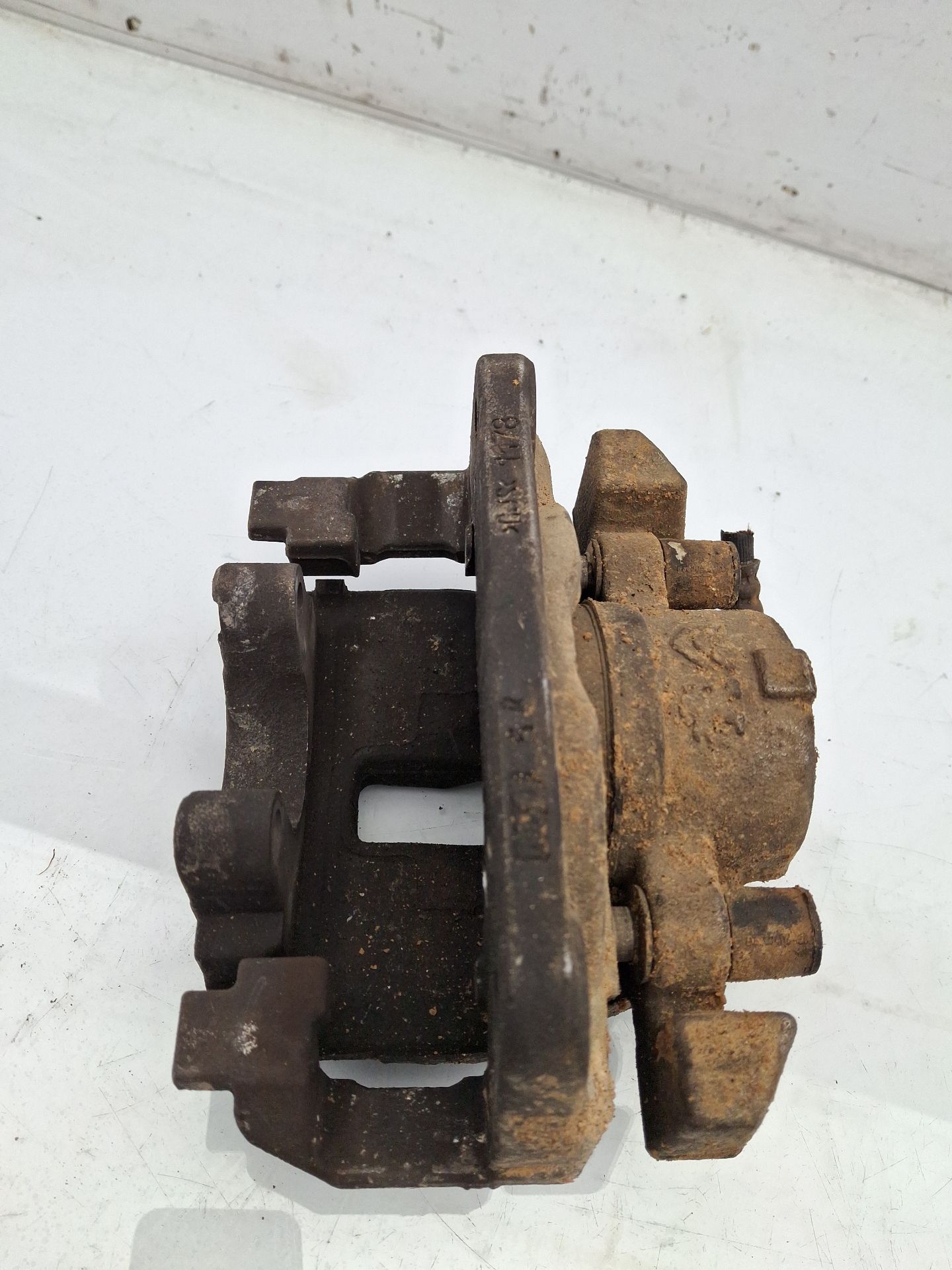 PINZA FRENO DELANTERA IZQUIERDA PEUGEOT RIFTER 