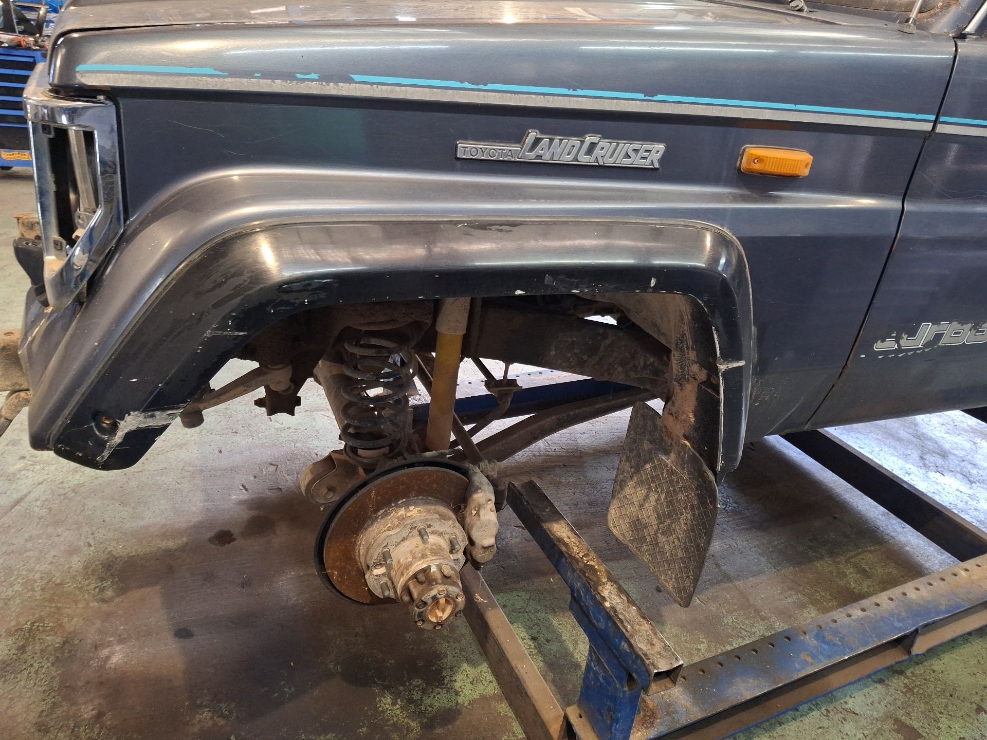 ALETA DELANTERA IZQUIERDA TOYOTA LAND CRUISER 